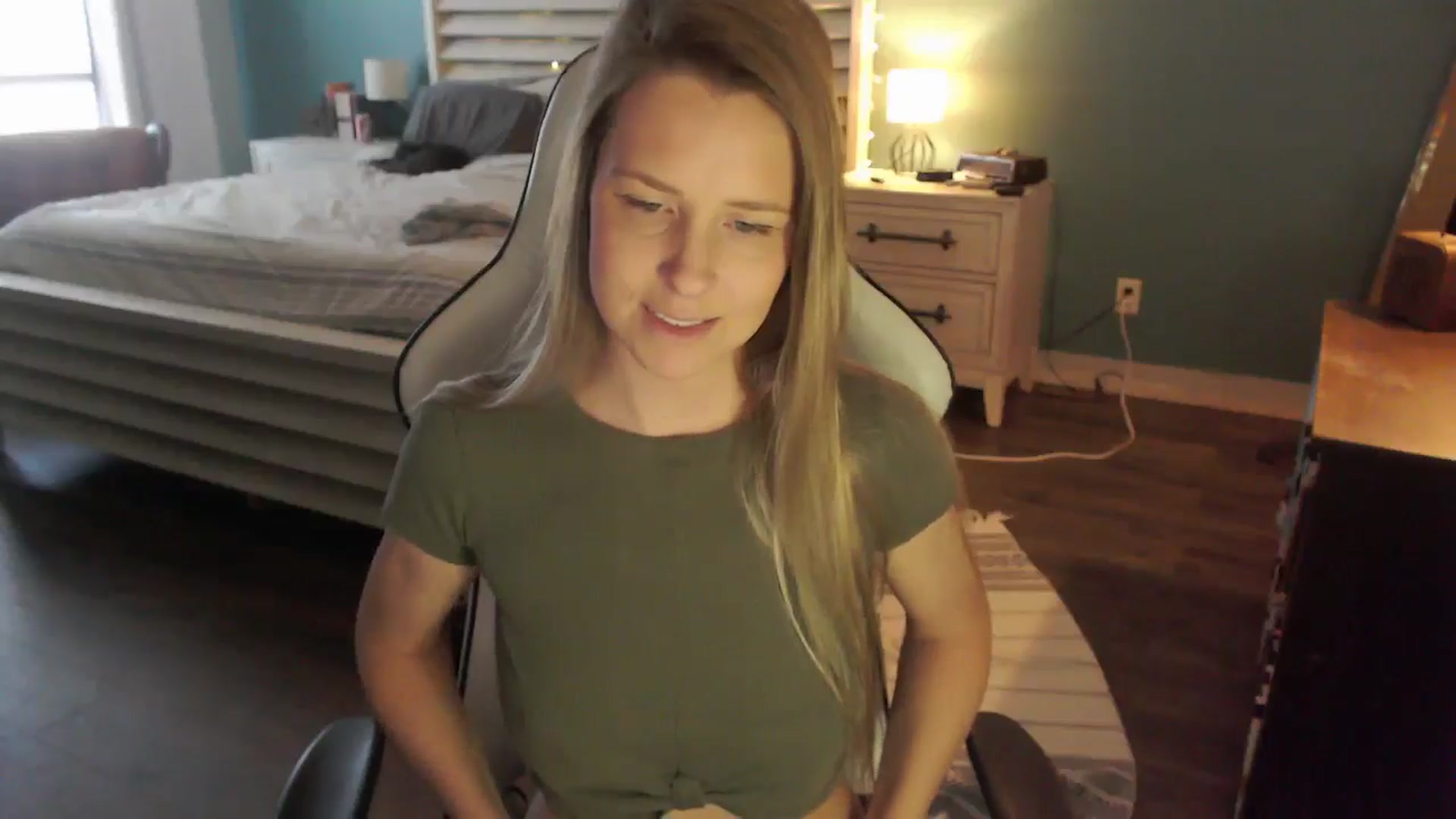 Gallery image thumbnail from ZenZoey's myfreecams stream on, 01/28/2026, 18:01 image 18 of 20