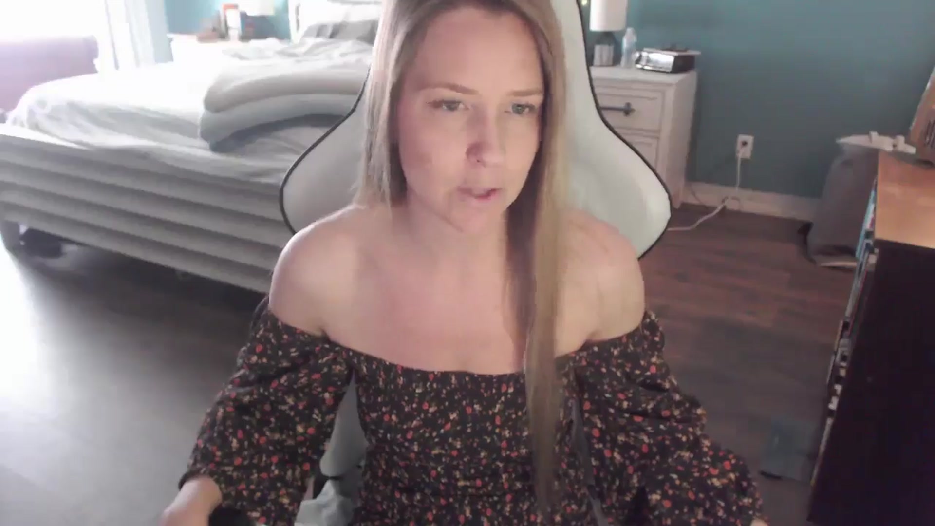 Gallery image thumbnail from ZenZoey's myfreecams stream on, 02/03/2026, 16:55 image 2 of 20