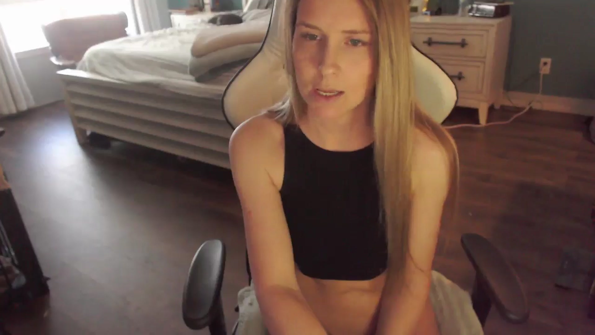 Gallery image thumbnail from ZenZoey's myfreecams stream on, 02/03/2026, 17:40 image 13 of 20
