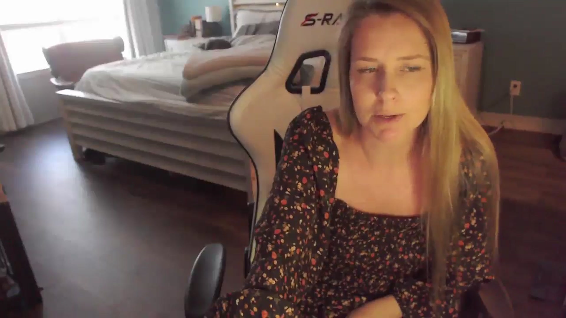 Gallery image thumbnail from ZenZoey's myfreecams stream on, 02/03/2026, 17:54 image 10 of 20