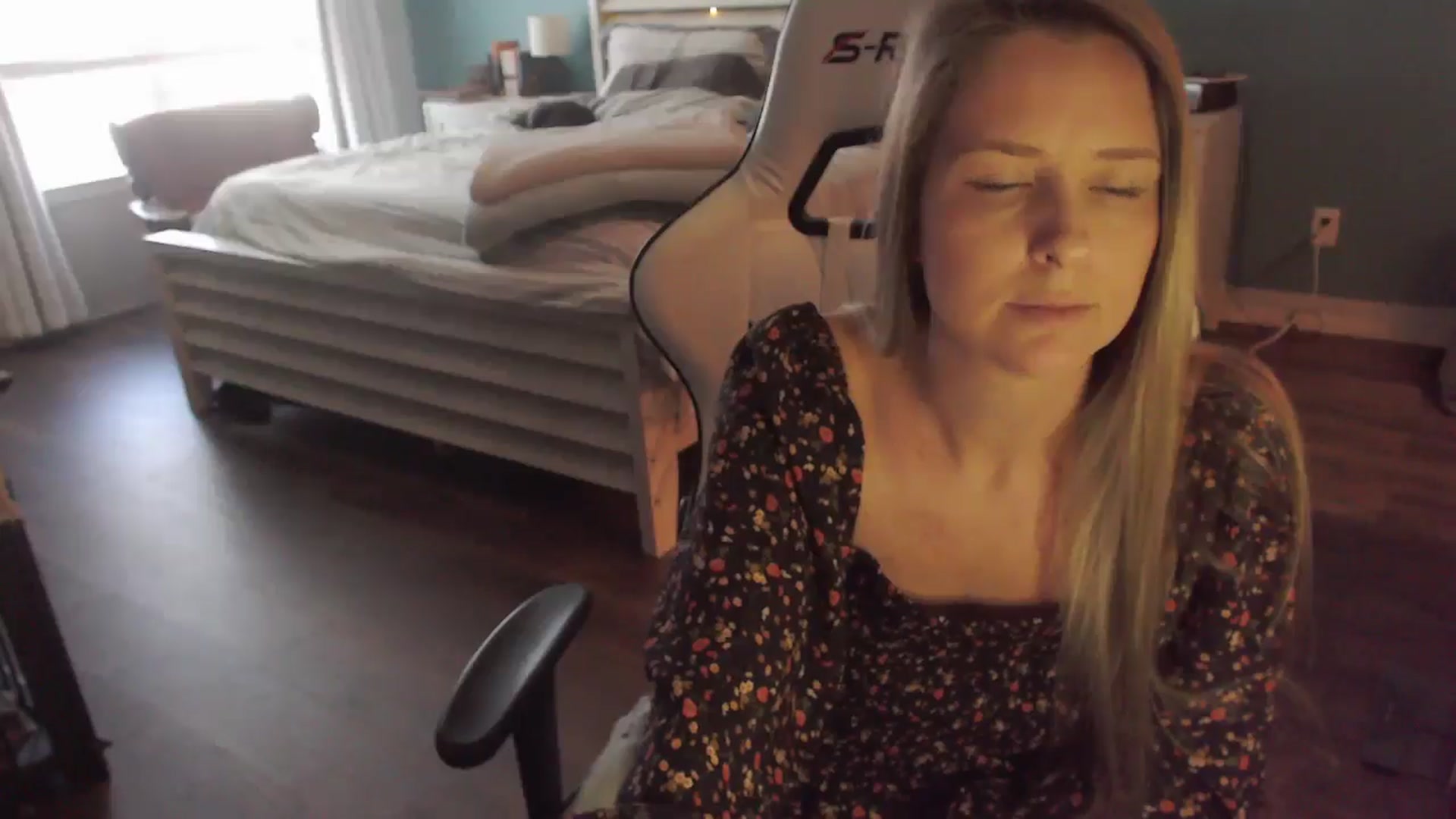 Gallery image thumbnail from ZenZoey's myfreecams stream on, 02/03/2026, 17:54 image 8 of 20