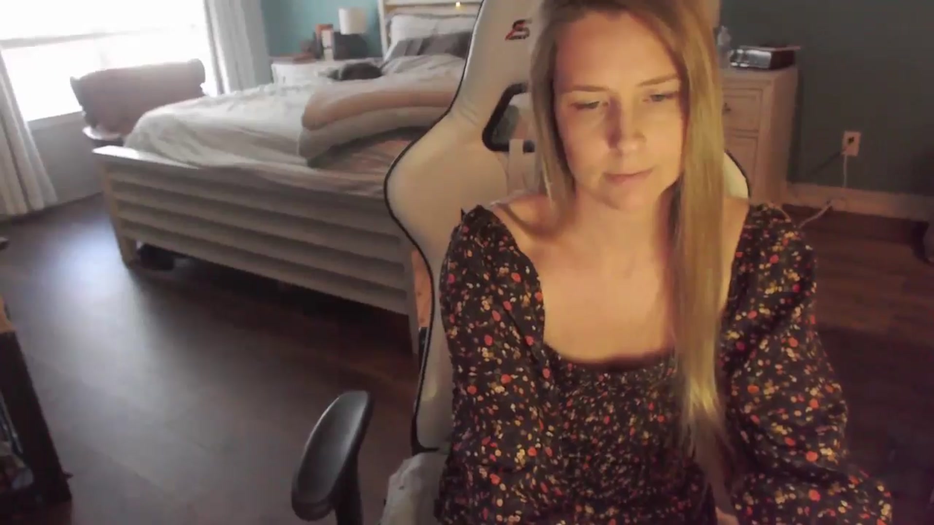 Gallery image thumbnail from ZenZoey's myfreecams stream on, 02/03/2026, 17:54 image 14 of 20