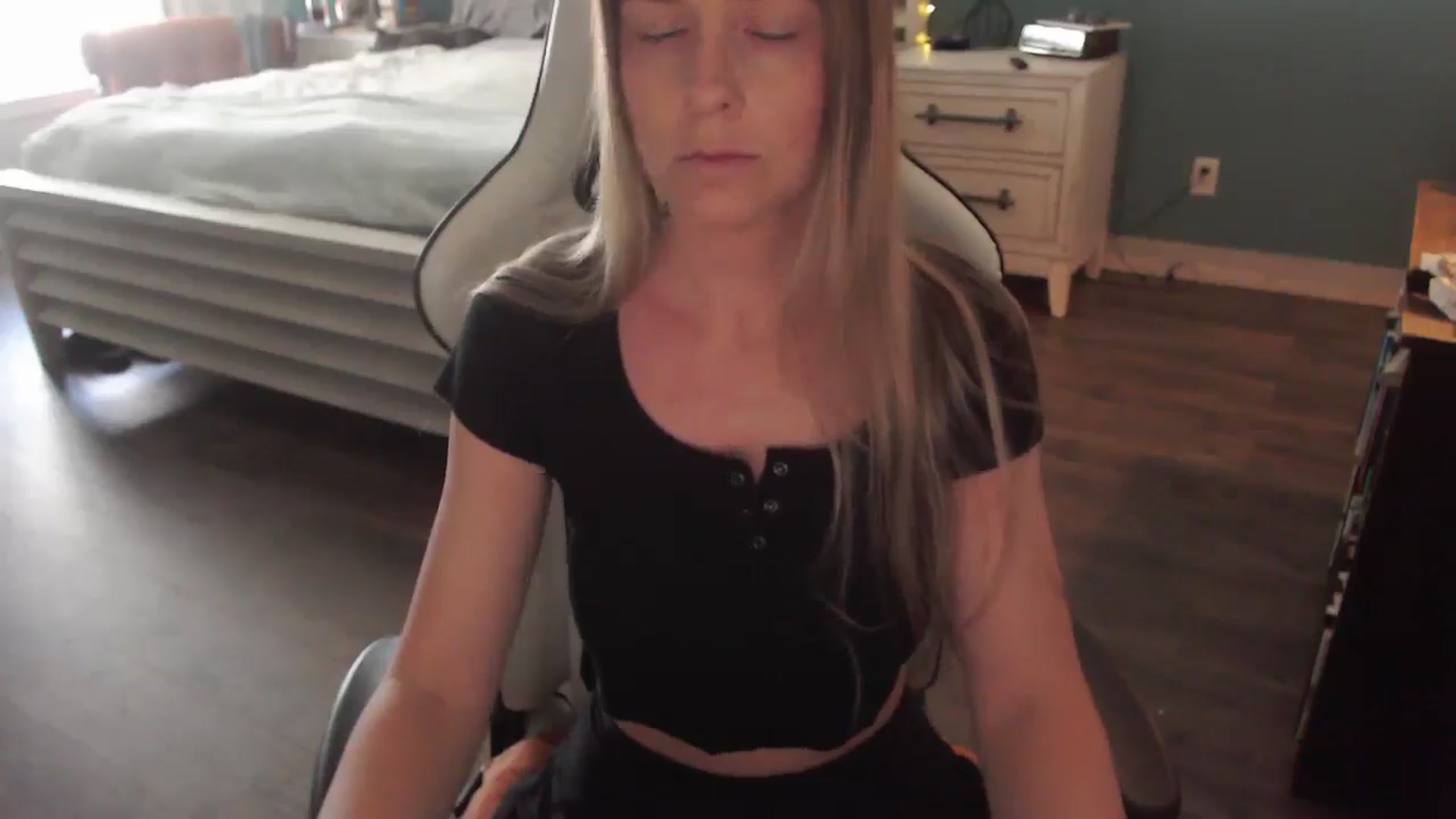 Gallery image thumbnail from ZenZoey's myfreecams stream on, 02/11/2026, 17:30 image 8 of 20