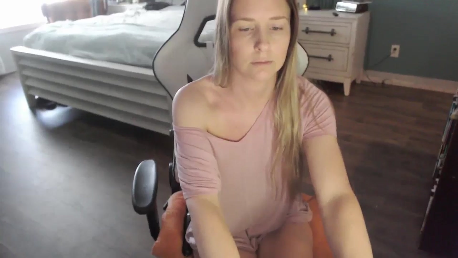 Gallery image thumbnail from ZenZoey's myfreecams stream on, 02/11/2026, 19:39 image 2 of 20