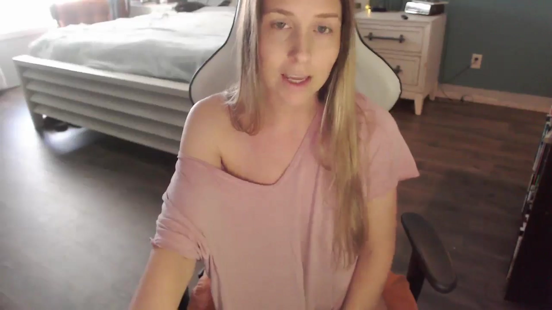 Gallery image thumbnail from ZenZoey's myfreecams stream on, 02/11/2026, 19:39 image 7 of 20