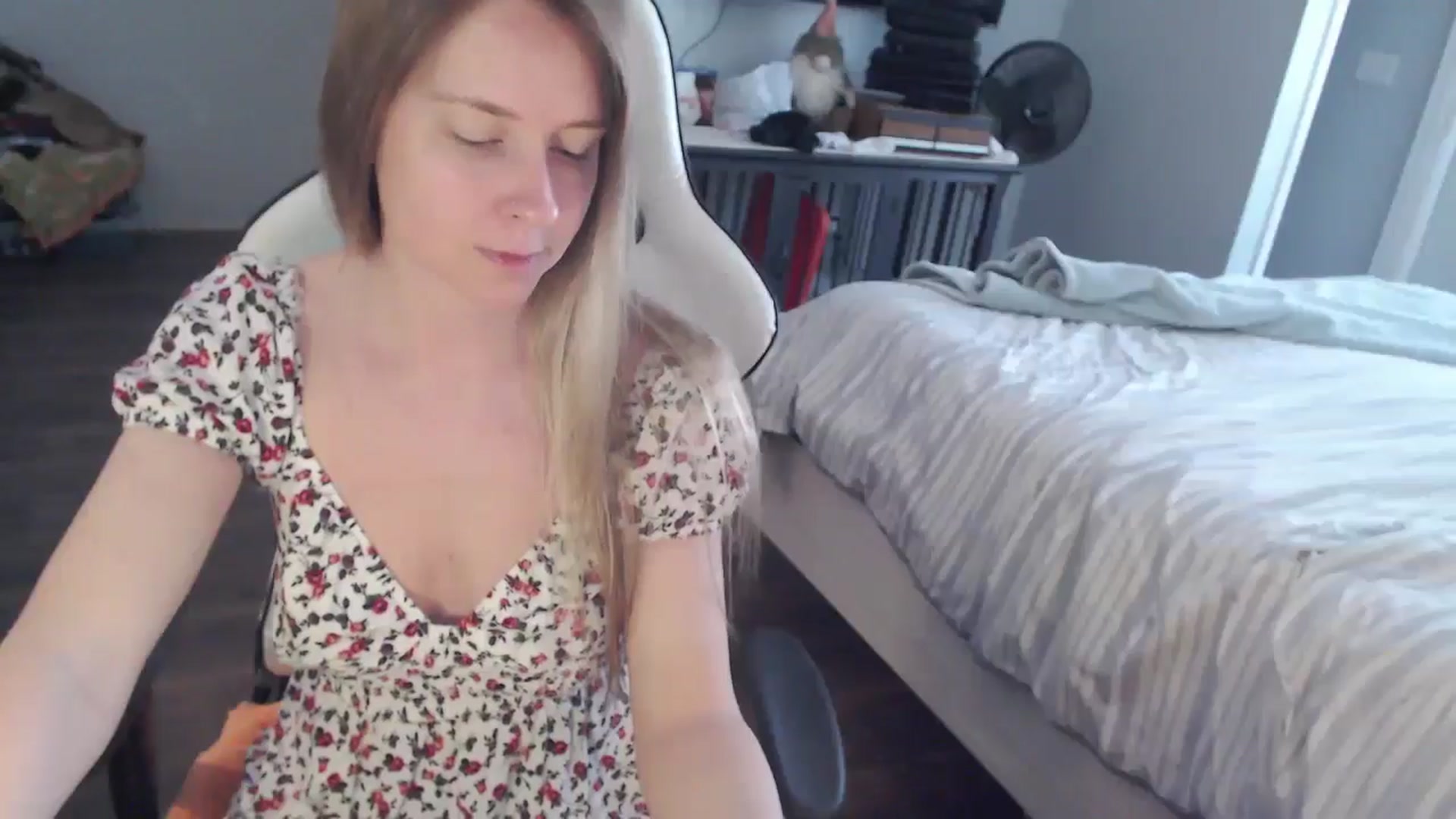 Gallery image thumbnail from ZenZoey's myfreecams stream on, 02/25/2026, 16:50 image 6 of 20