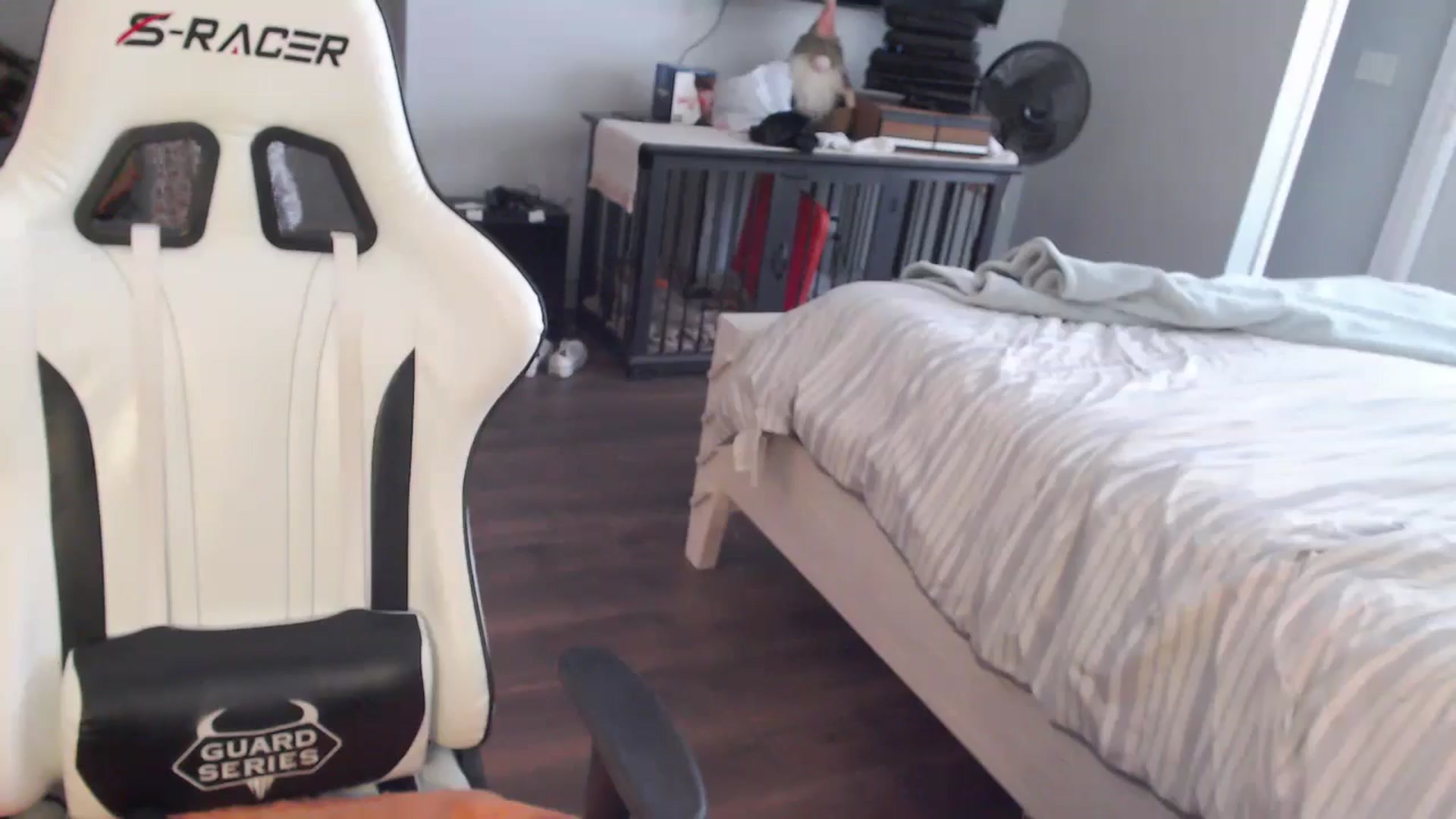 Gallery image thumbnail from ZenZoey's myfreecams stream on, 02/25/2026, 16:50 image 15 of 20