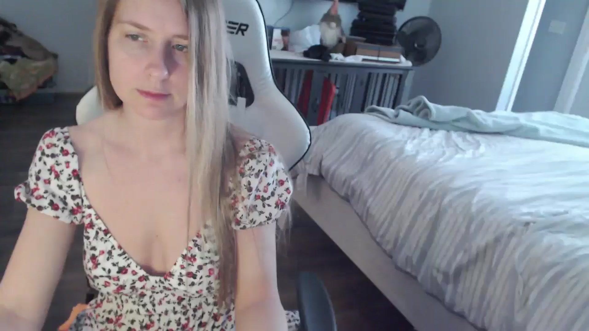 Gallery image thumbnail from ZenZoey's myfreecams stream on, 02/25/2026, 16:50 image 17 of 20