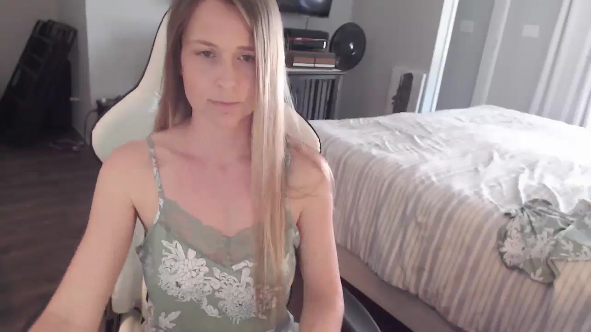 Gallery image thumbnail from ZenZoey's myfreecams stream on, 03/17/2026, 15:41 image 6 of 20
