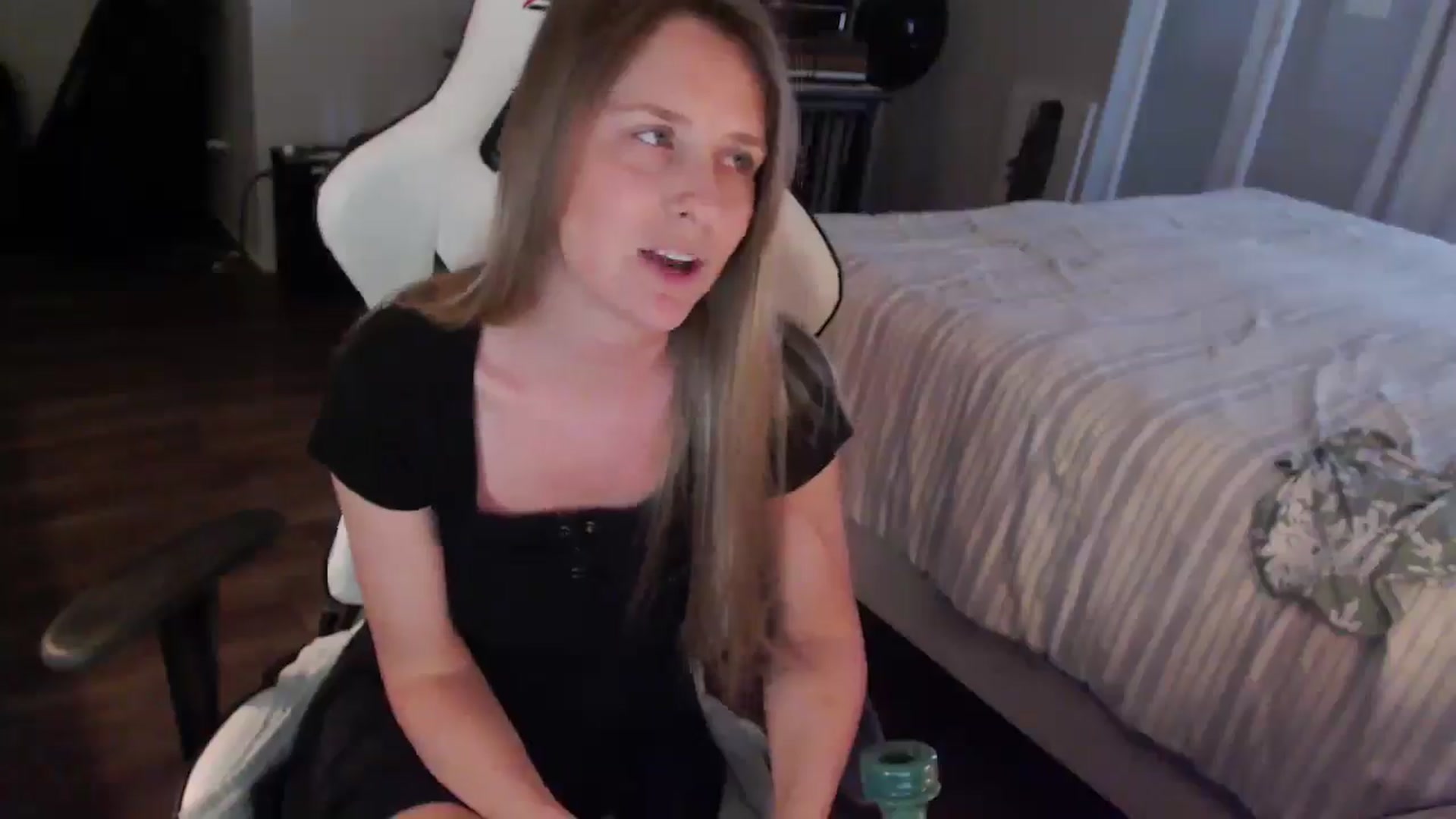 Gallery image thumbnail from ZenZoey's myfreecams stream on, 03/17/2026, 17:42 image 9 of 20