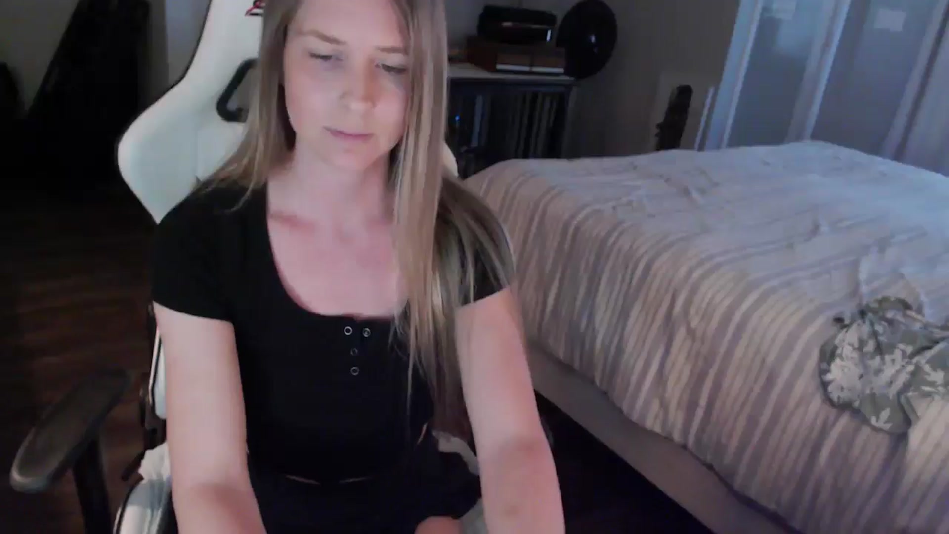 Gallery image thumbnail from ZenZoey's myfreecams stream on, 03/17/2026, 17:42 image 13 of 20