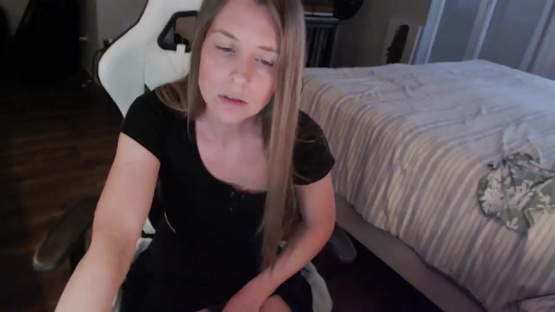 Gallery image thumbnail from ZenZoey's myfreecams stream on, 03/17/2026, 17:42 image 11 of 20