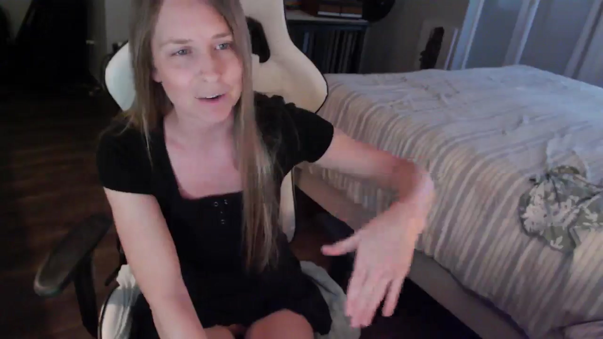 Gallery image thumbnail from ZenZoey's myfreecams stream on, 03/17/2026, 17:42 image 12 of 20