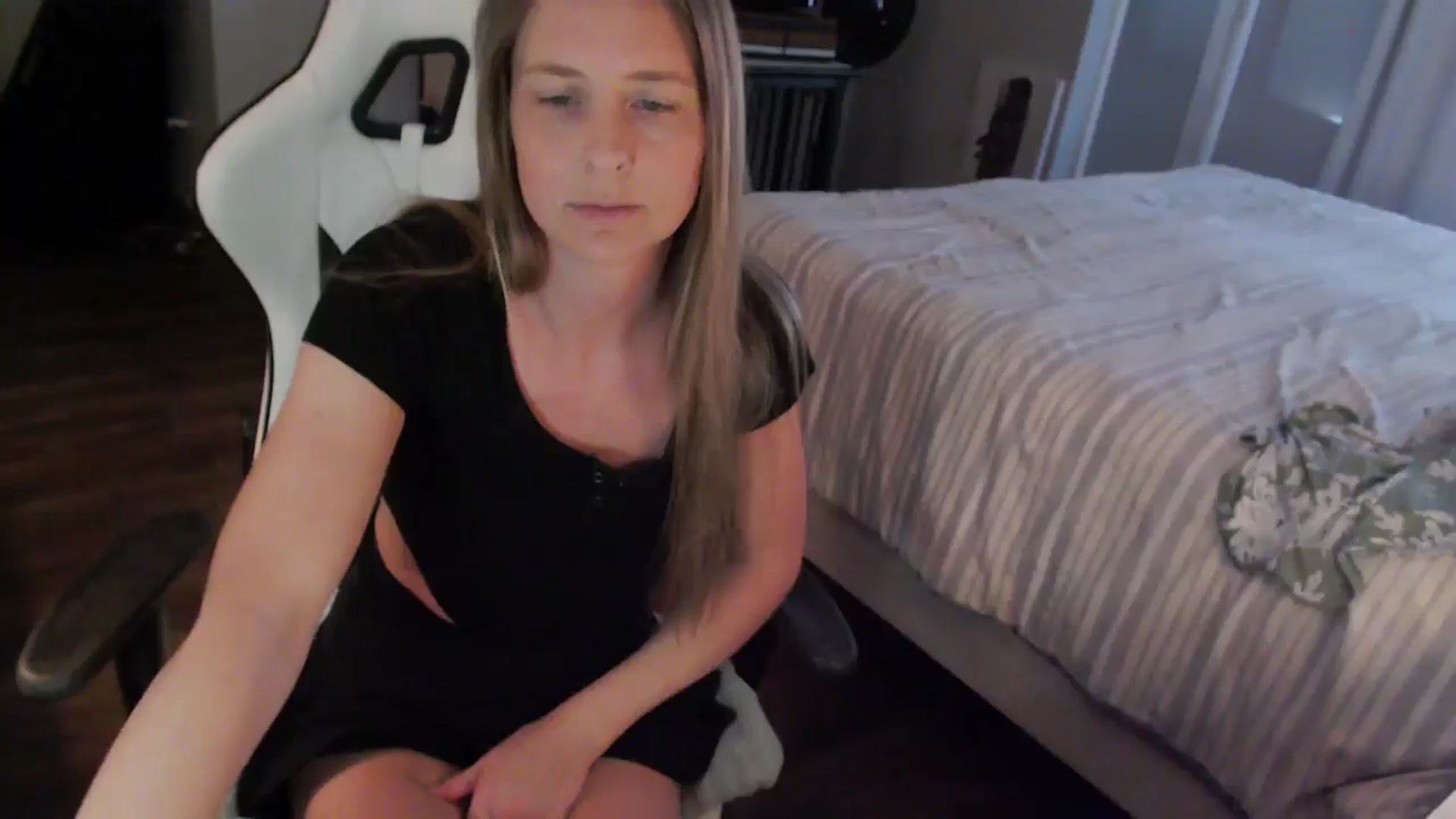Gallery image thumbnail from ZenZoey's myfreecams stream on, 03/17/2026, 17:42 image 6 of 20