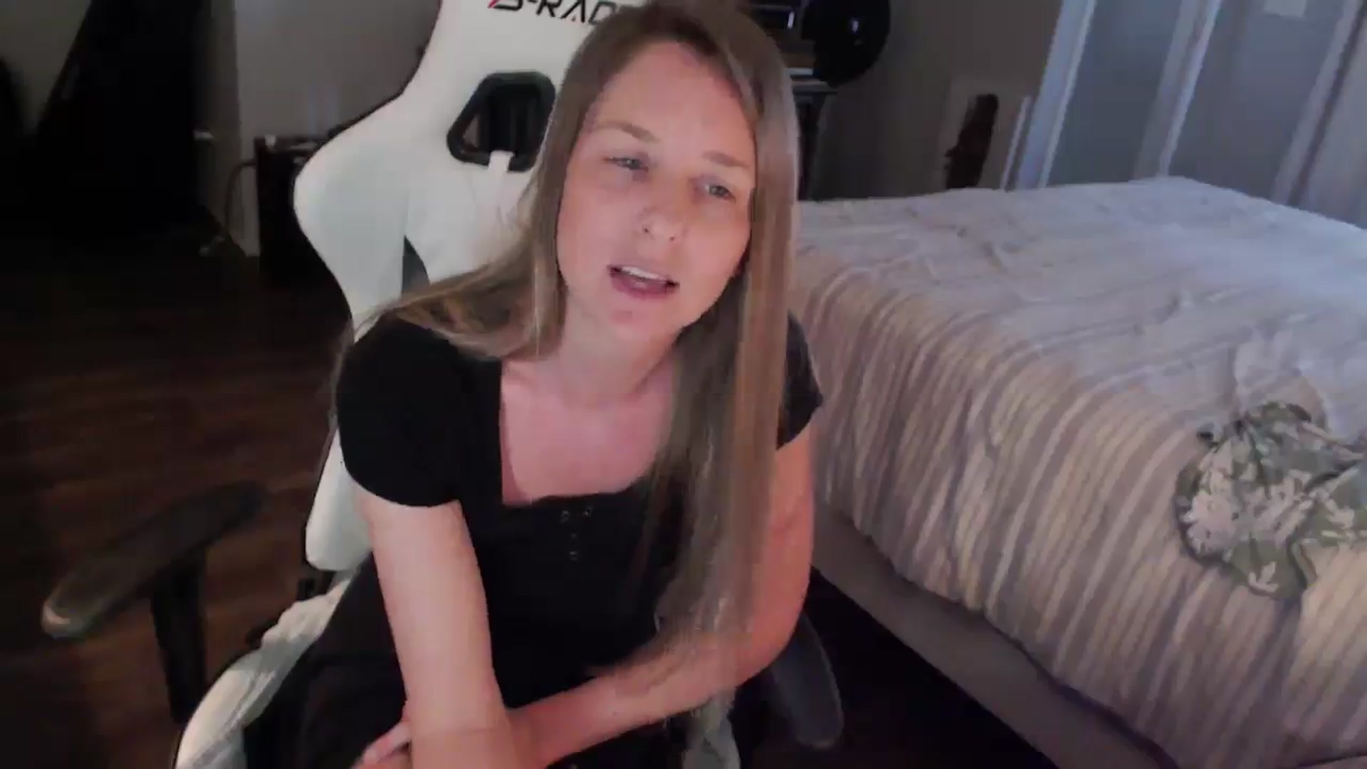 Gallery image thumbnail from ZenZoey's myfreecams stream on, 03/17/2026, 17:42 image 10 of 20