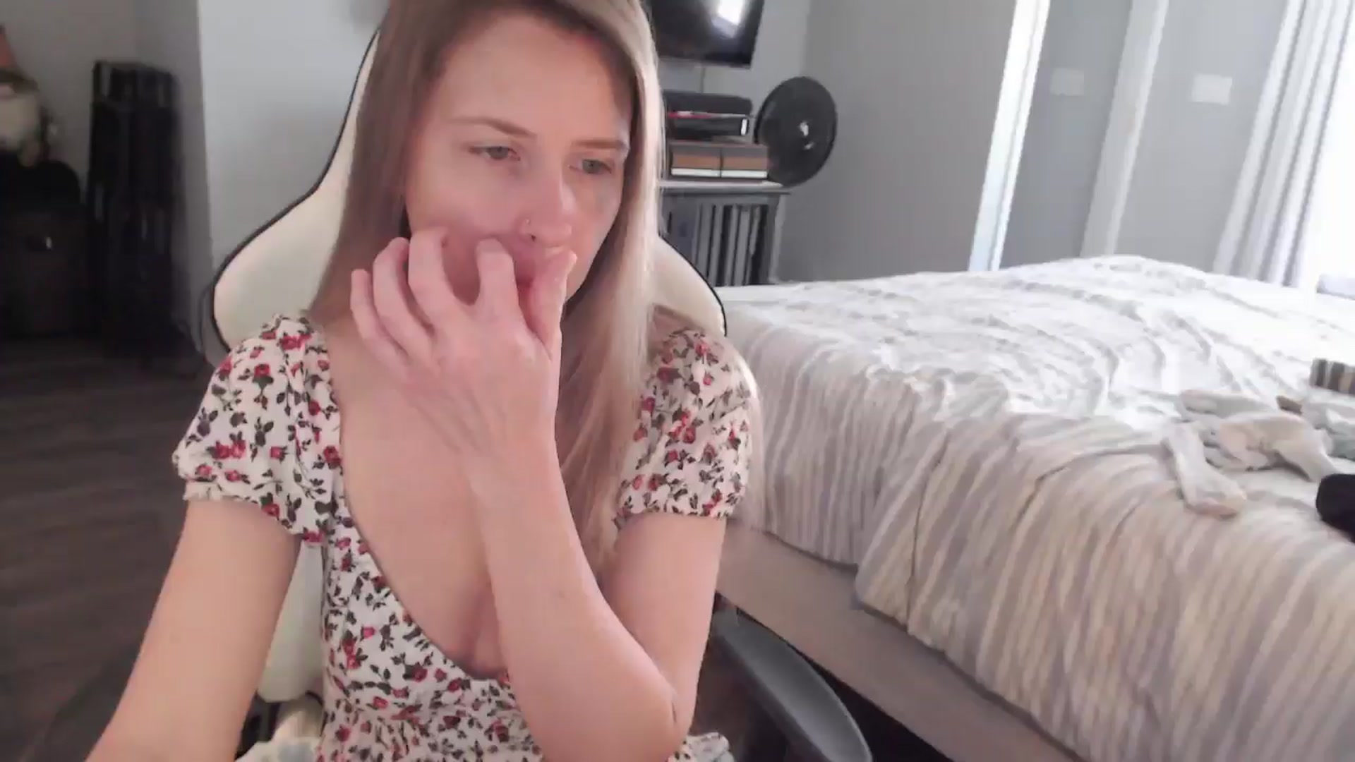Gallery image thumbnail from ZenZoey's myfreecams stream on, 03/19/2026, 16:51 image 1 of 20