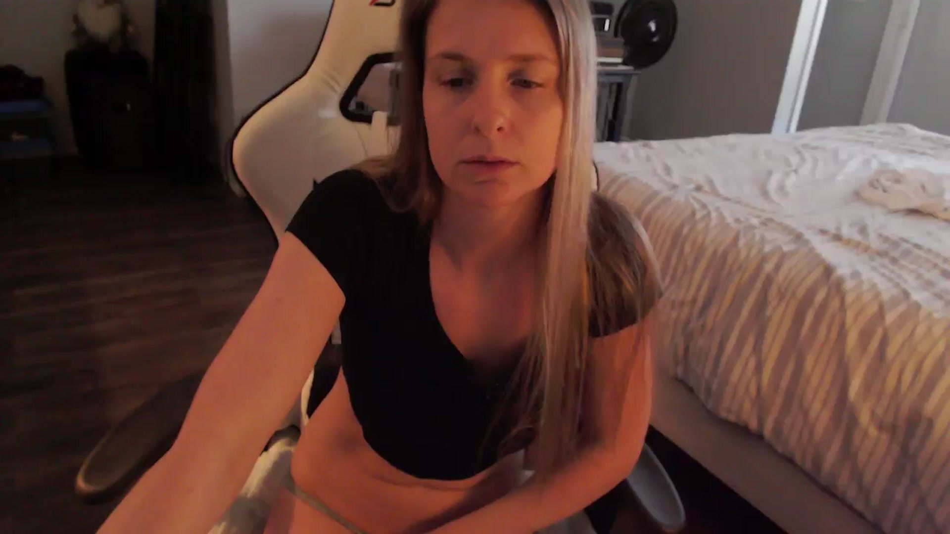 Gallery image thumbnail from ZenZoey's myfreecams stream on, 03/19/2026, 17:45 image 17 of 20