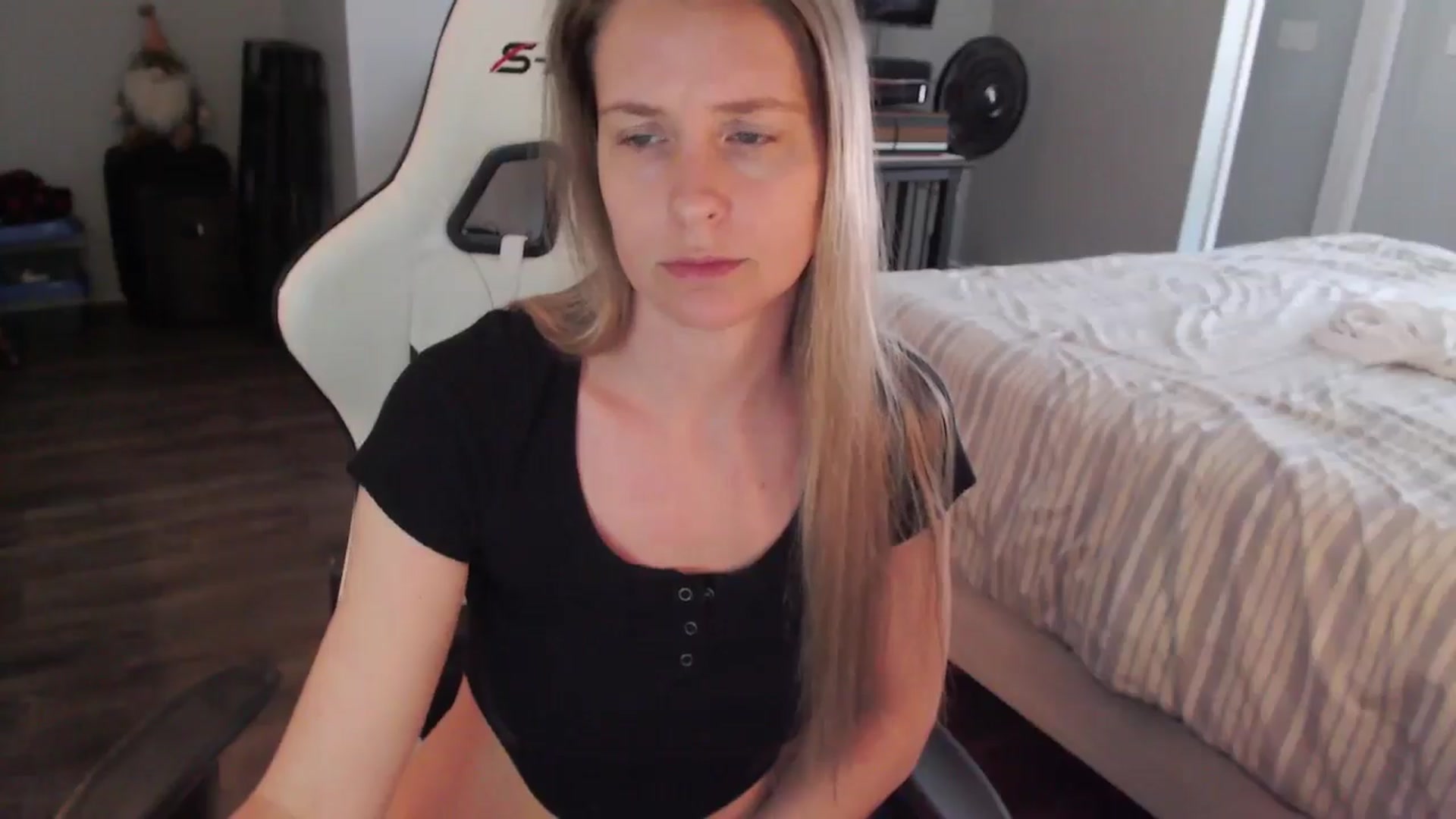 Gallery image thumbnail from ZenZoey's myfreecams stream on, 03/19/2026, 17:45 image 2 of 20