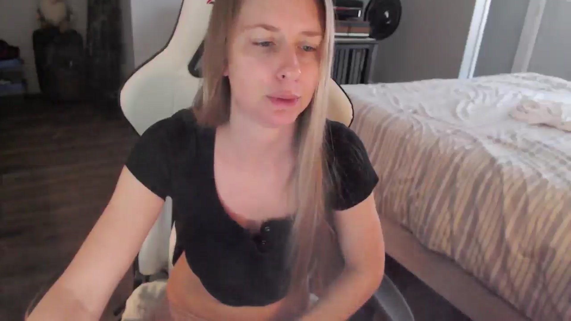 Gallery image thumbnail from ZenZoey's myfreecams stream on, 03/19/2026, 17:45 image 4 of 20