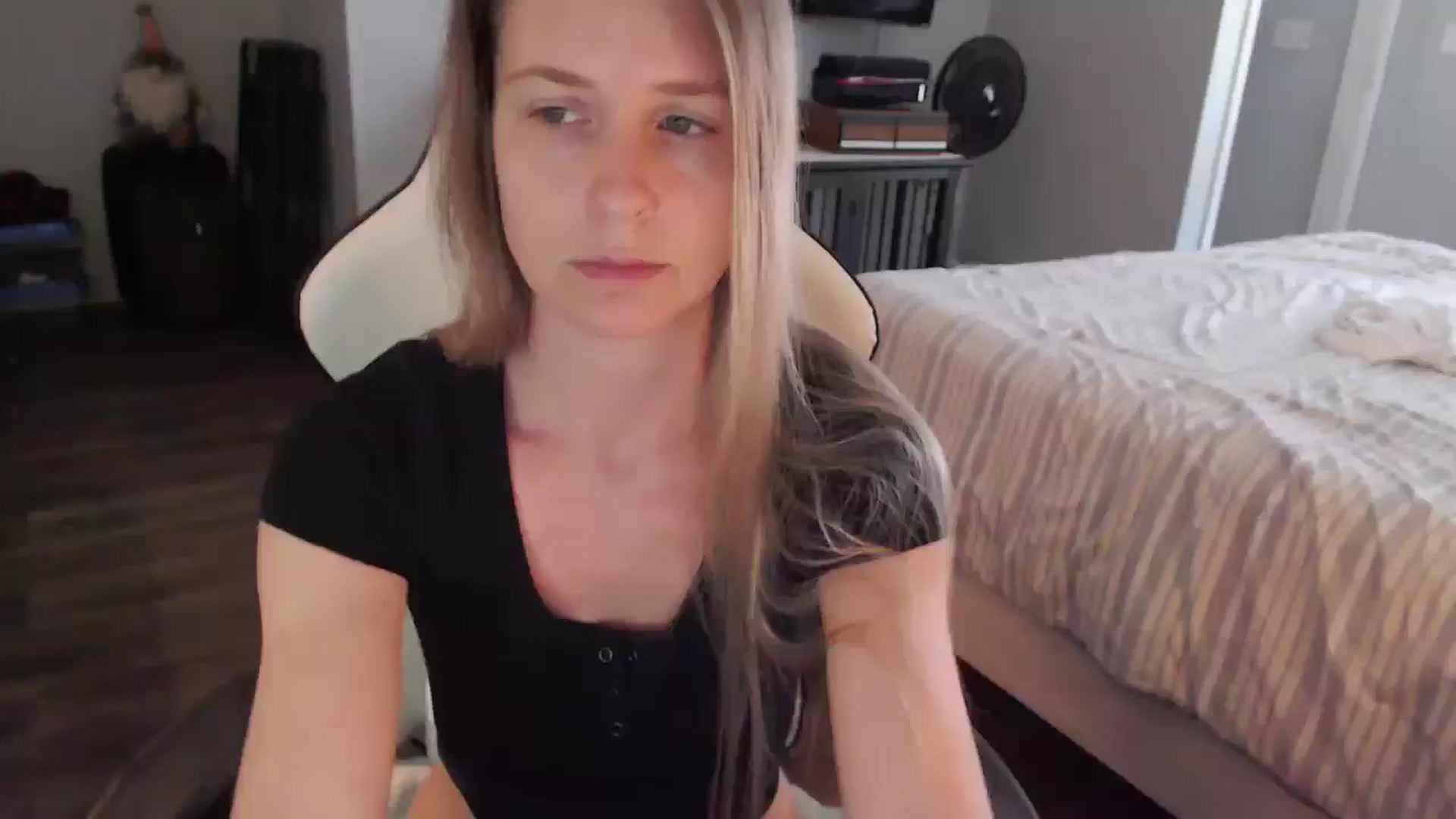 Gallery image thumbnail from ZenZoey's myfreecams stream on, 03/19/2026, 17:45 image 1 of 20