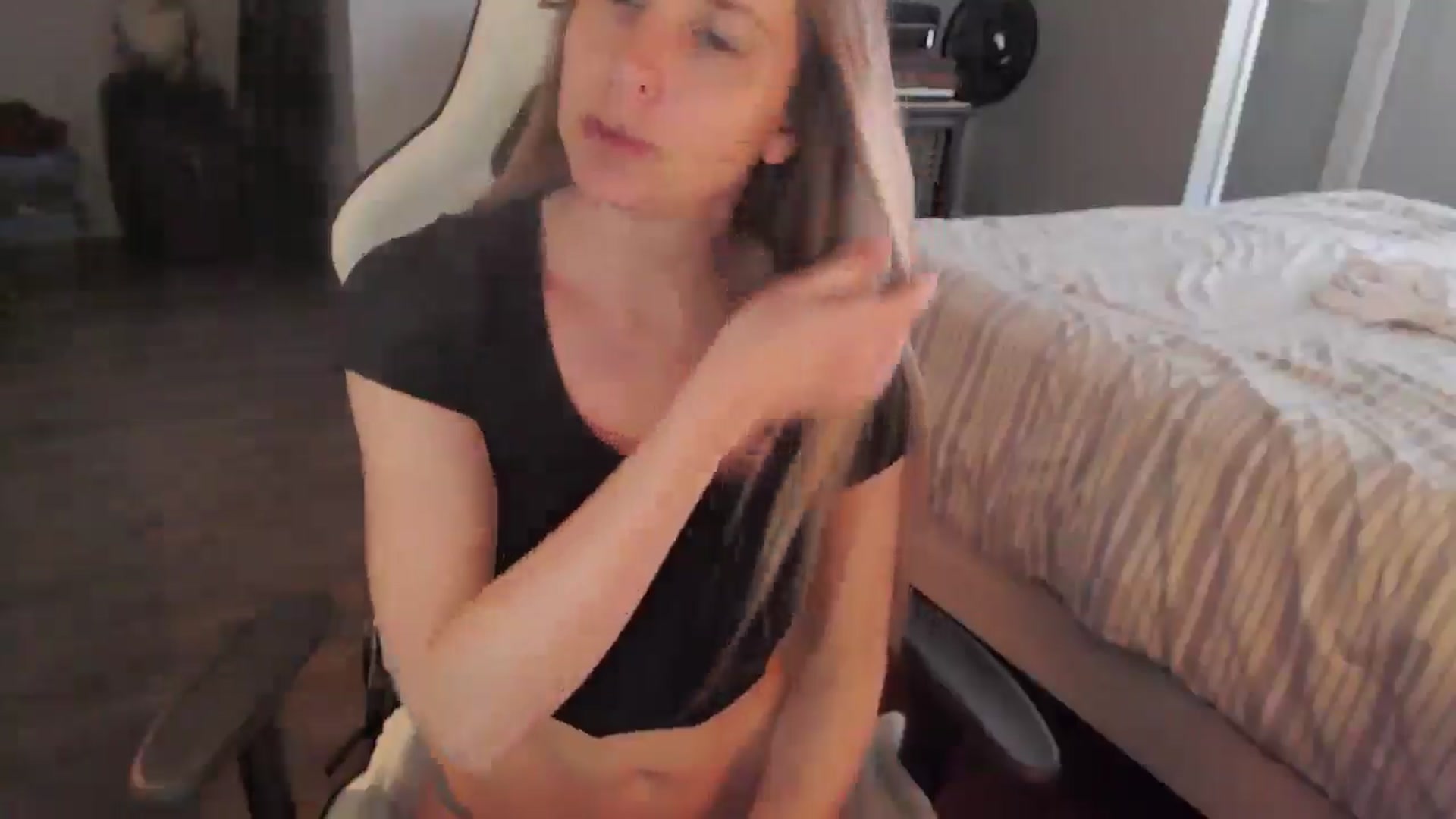 Gallery image thumbnail from ZenZoey's myfreecams stream on, 03/19/2026, 17:45 image 12 of 20