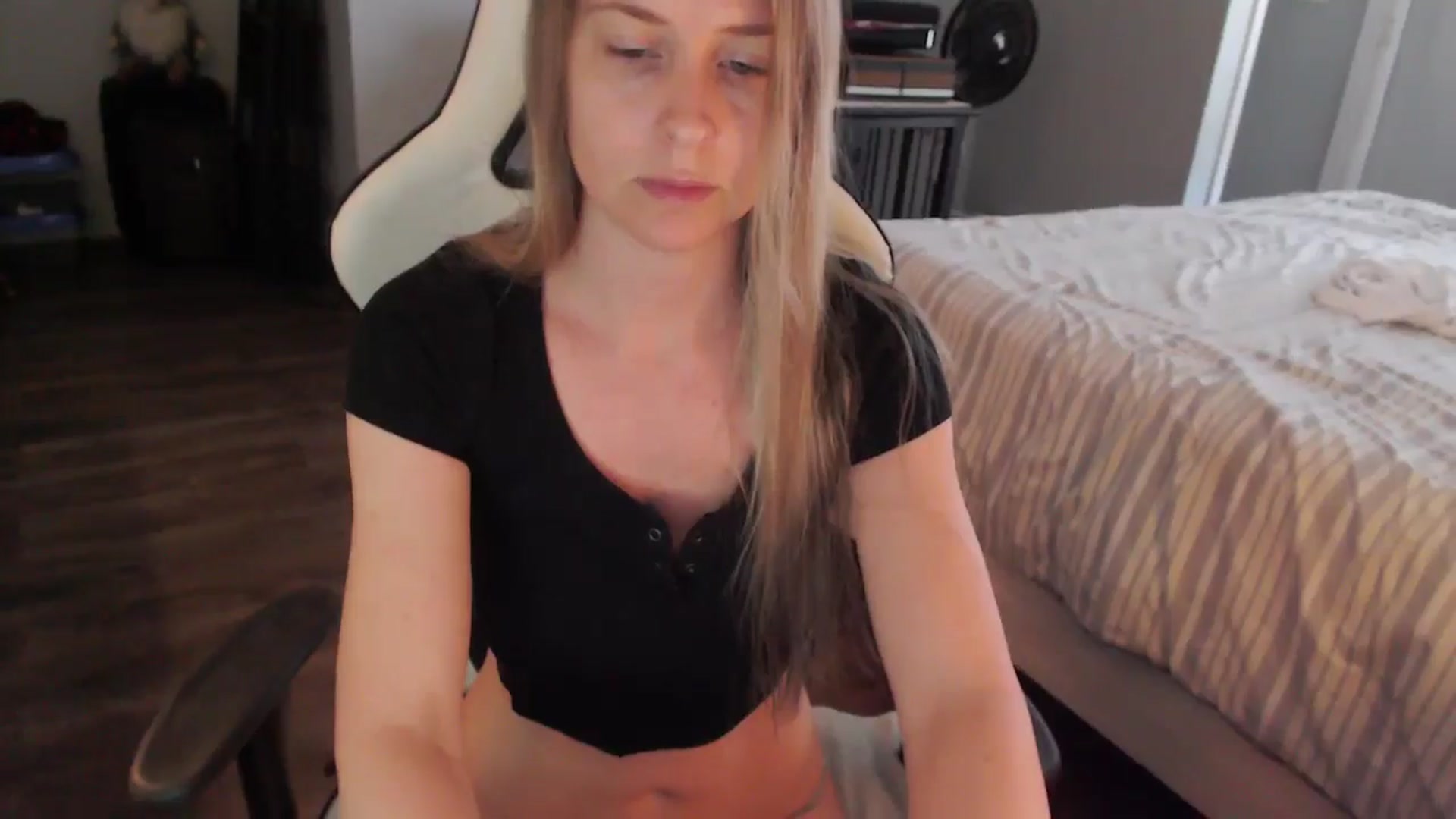 Gallery image thumbnail from ZenZoey's myfreecams stream on, 03/19/2026, 17:45 image 13 of 20