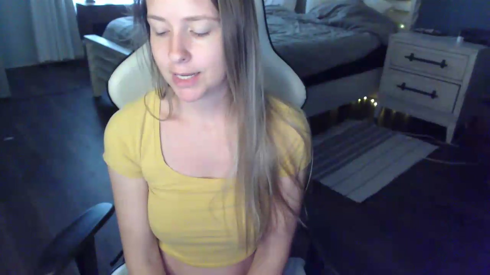 Gallery image thumbnail from ZenZoey's myfreecams stream on, 06/16/2026, 19:24 image 11 of 20