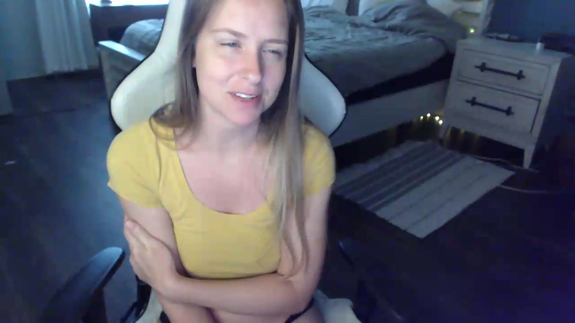 Gallery image thumbnail from ZenZoey's myfreecams stream on, 06/16/2026, 19:24 image 15 of 20