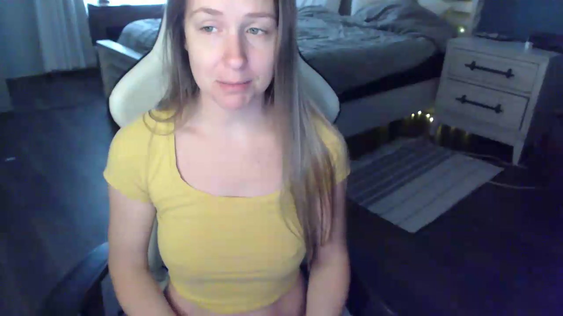 Gallery image thumbnail from ZenZoey's myfreecams stream on, 06/16/2026, 19:24 image 13 of 20
