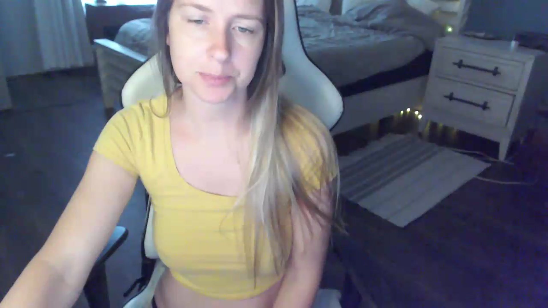 Gallery image thumbnail from ZenZoey's myfreecams stream on, 06/16/2026, 19:24 image 10 of 20