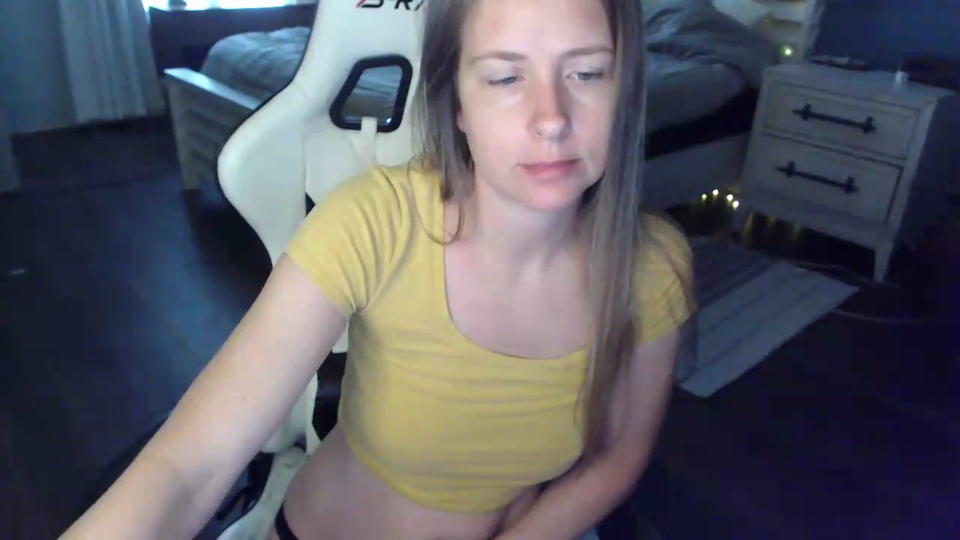 Gallery image thumbnail from ZenZoey's myfreecams stream on, 06/16/2026, 19:24 image 6 of 20