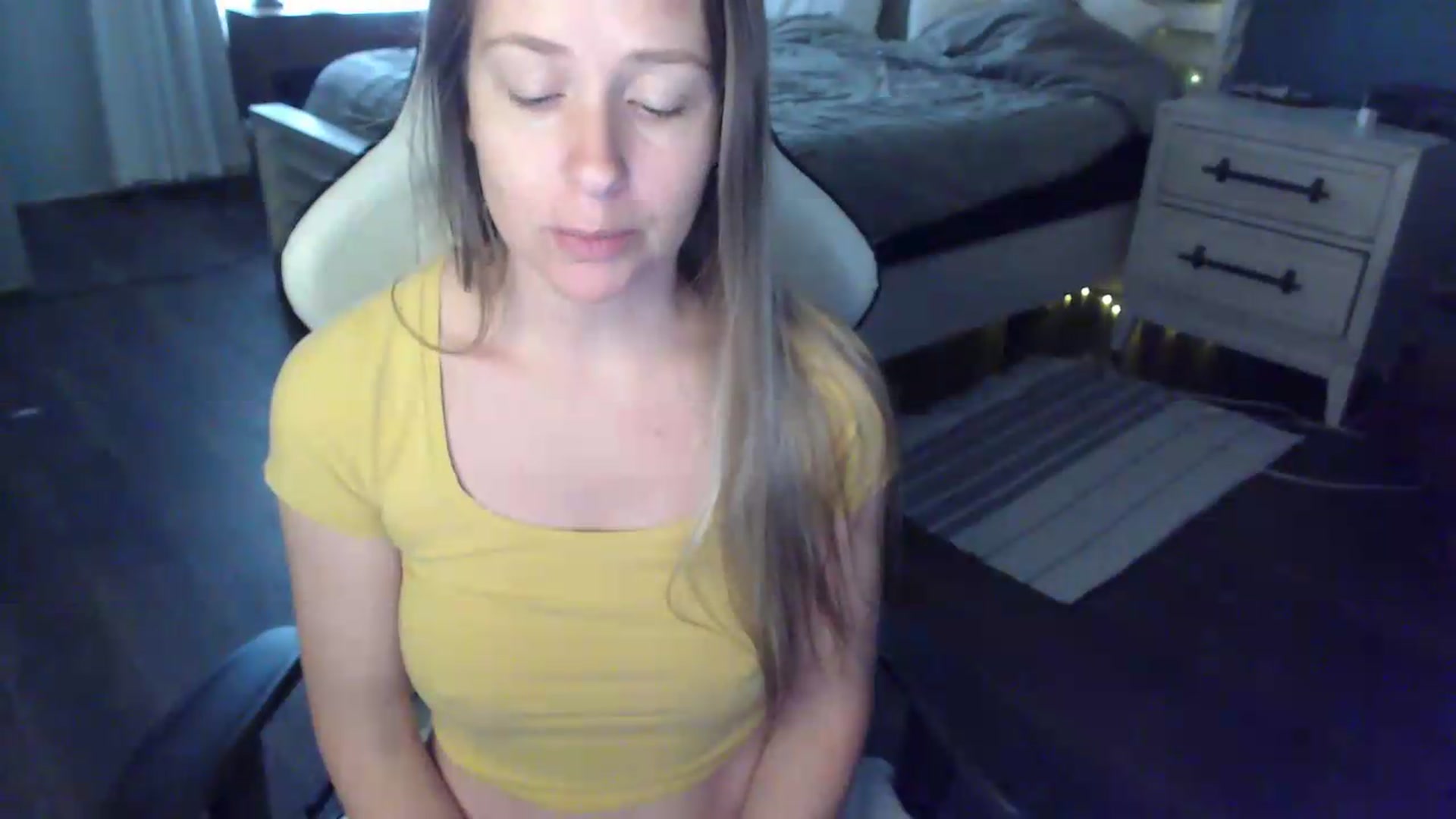 Gallery image thumbnail from ZenZoey's myfreecams stream on, 06/16/2026, 19:24 image 12 of 20