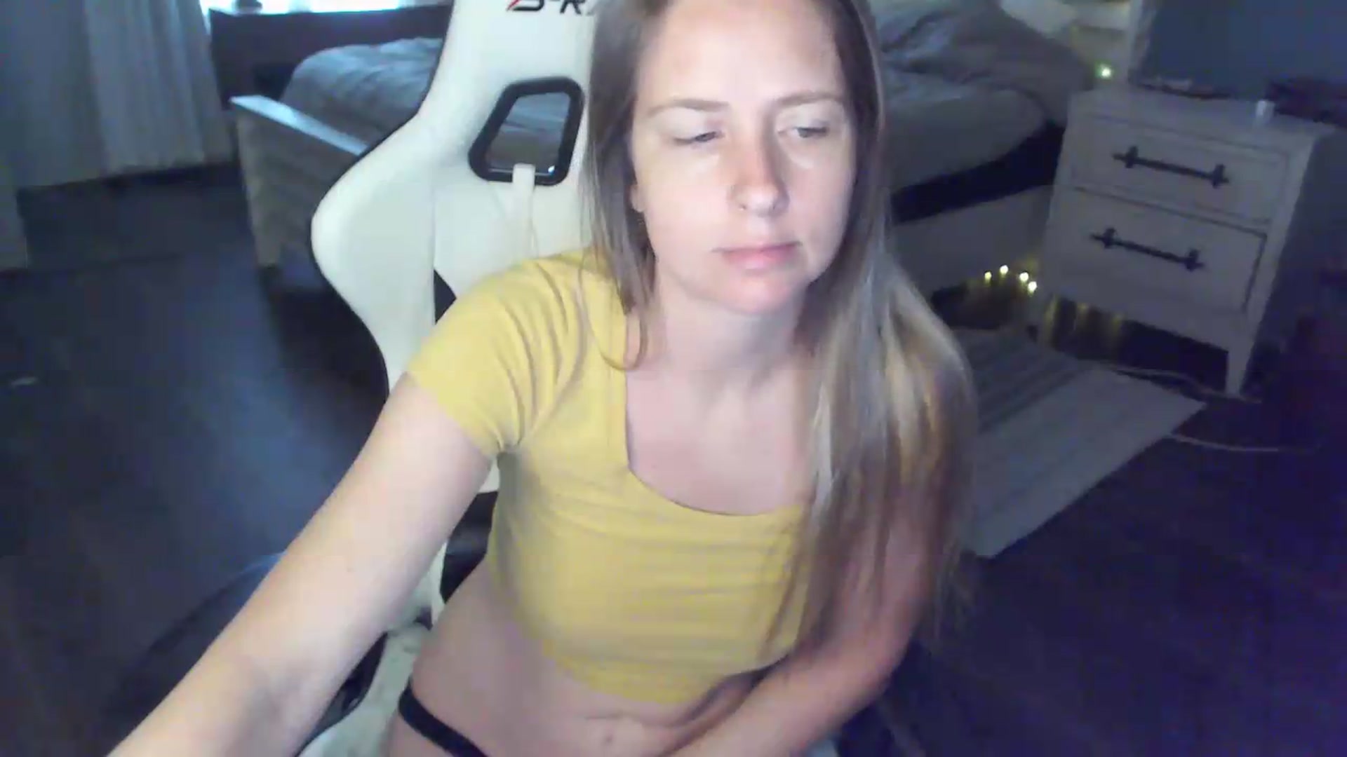 Gallery image thumbnail from ZenZoey's myfreecams stream on, 06/16/2026, 19:24 image 9 of 20