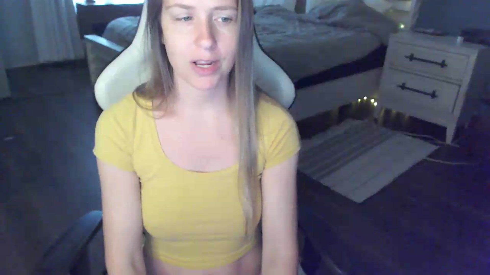 Gallery image thumbnail from ZenZoey's myfreecams stream on, 06/16/2026, 19:24 image 16 of 20
