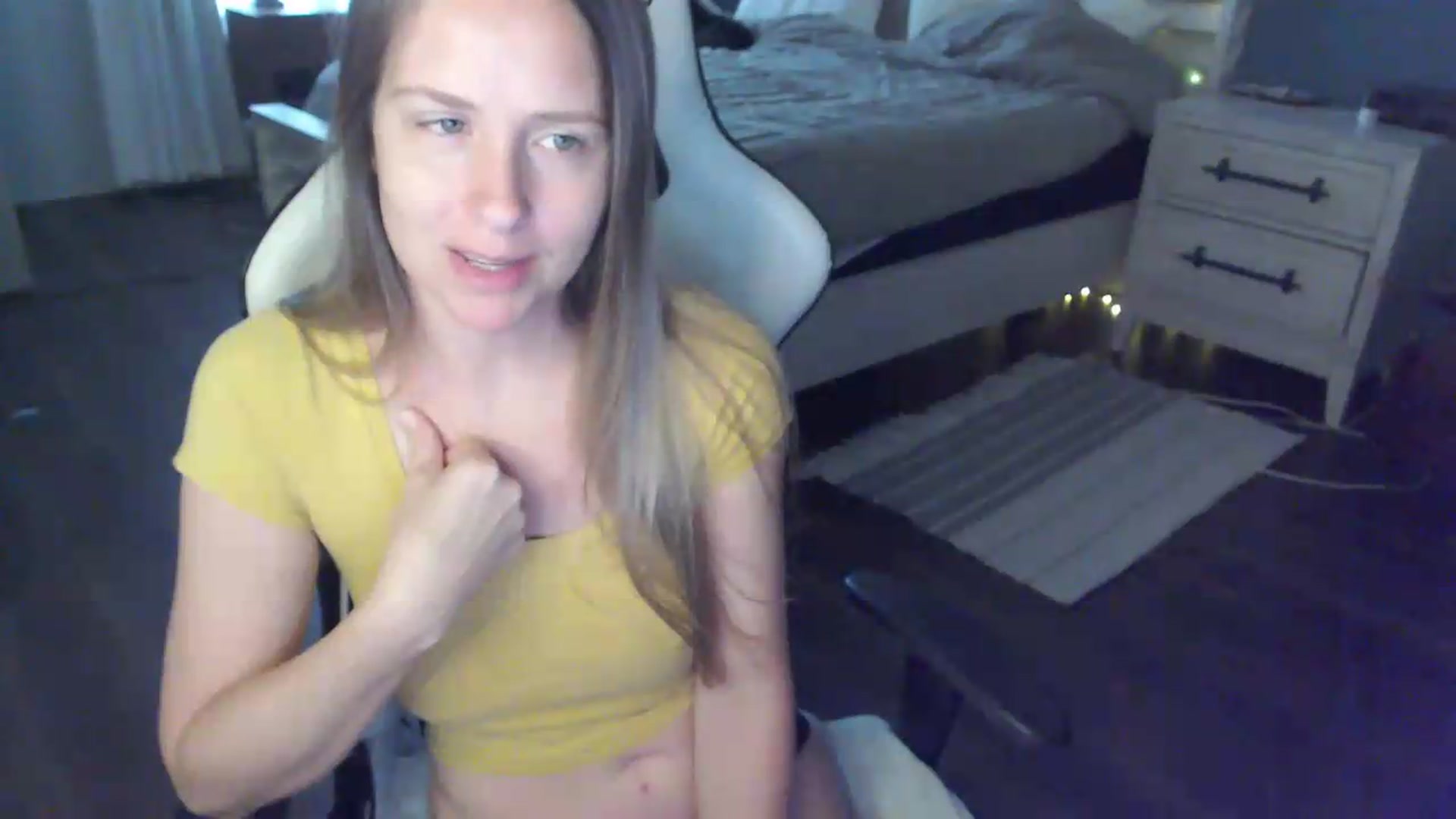 Gallery image thumbnail from ZenZoey's myfreecams stream on, 06/16/2026, 19:24 image 19 of 20