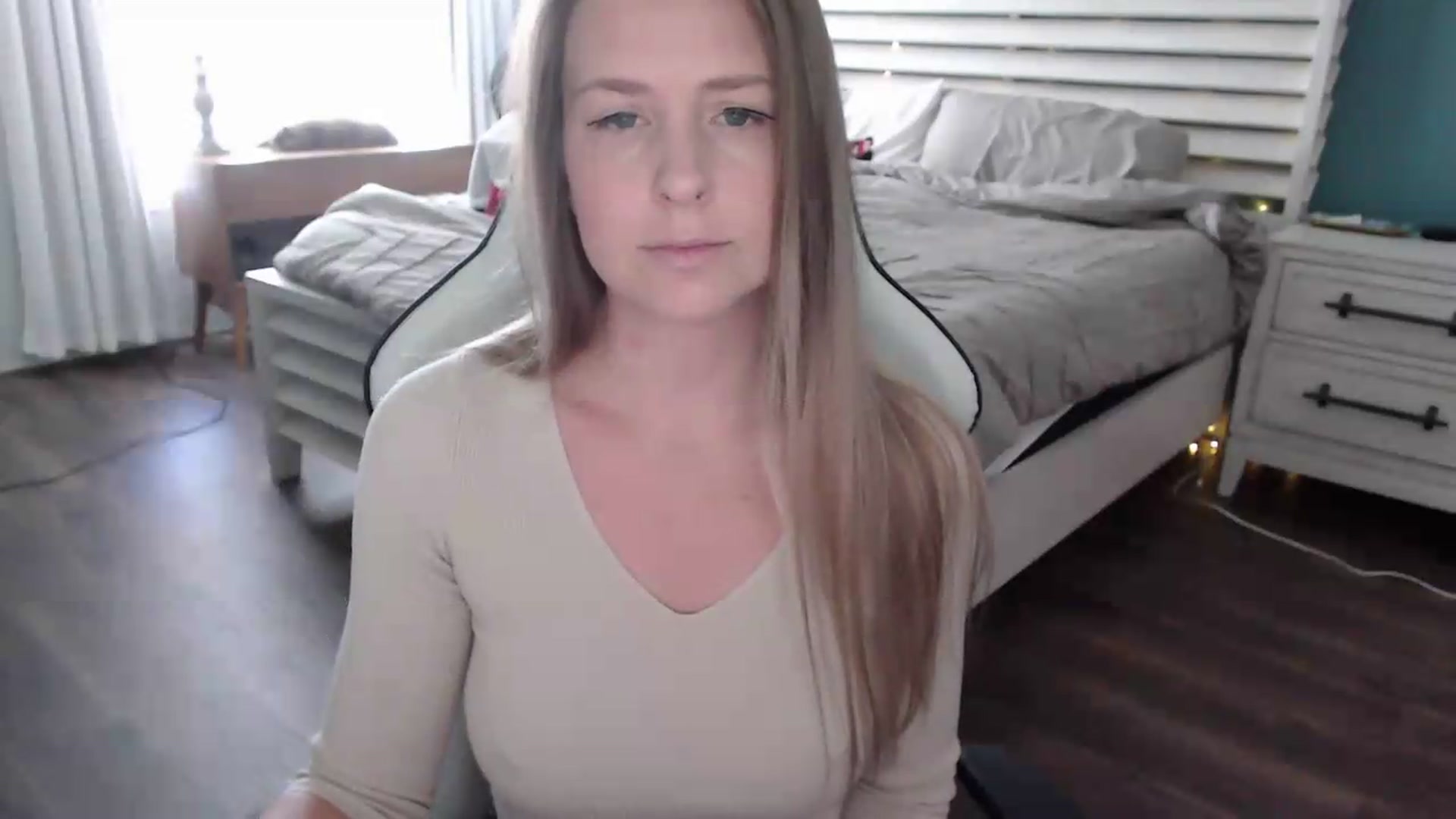 Gallery image thumbnail from ZenZoey's myfreecams stream on, 06/22/2026, 18:58 image 19 of 20