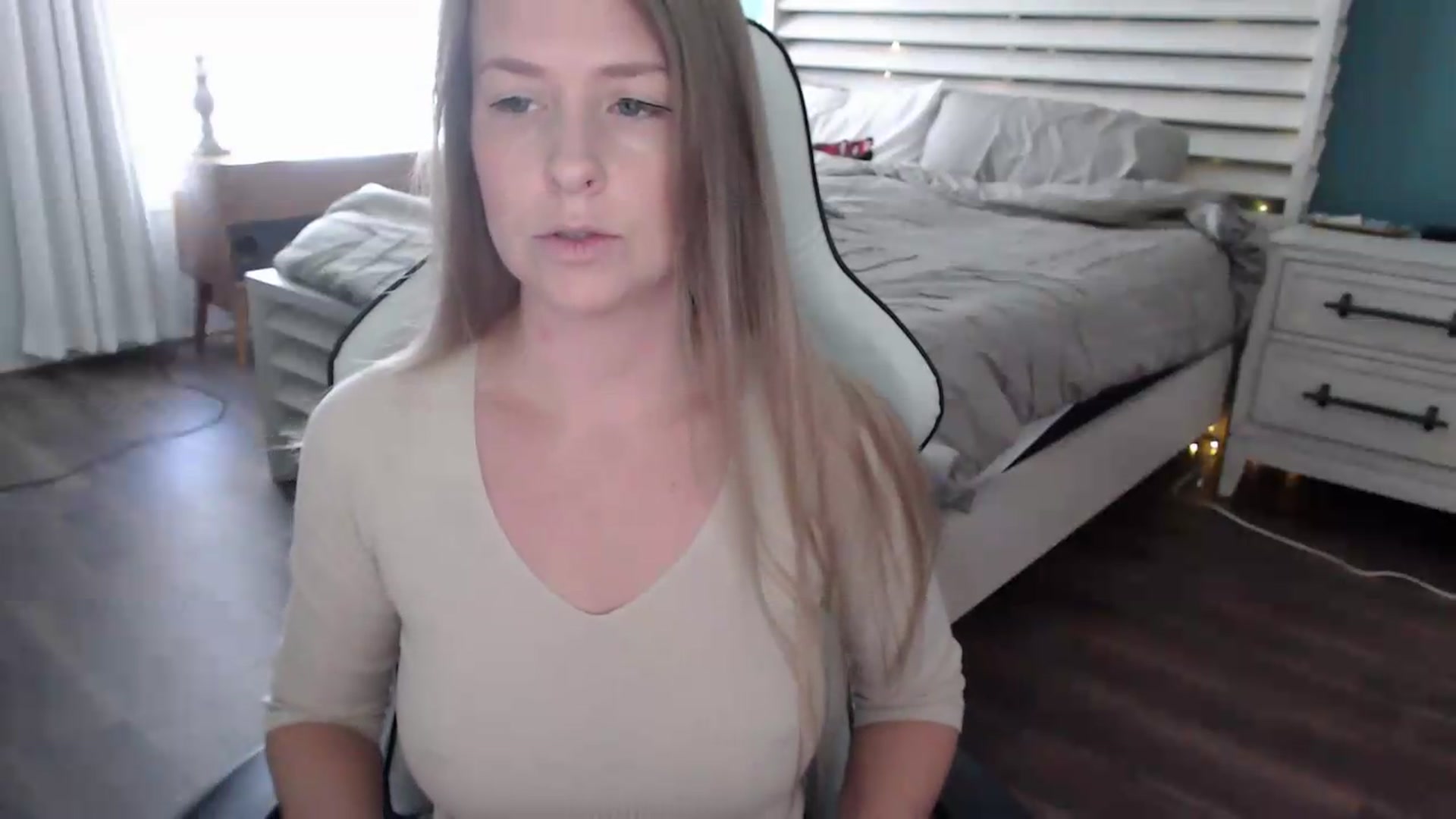 Gallery image thumbnail from ZenZoey's myfreecams stream on, 06/22/2026, 18:58 image 5 of 20