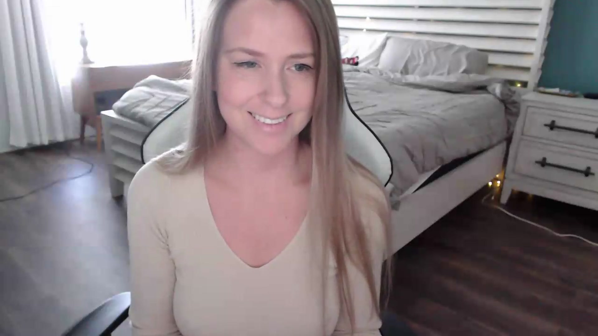 Gallery image thumbnail from ZenZoey's myfreecams stream on, 06/22/2026, 18:58 image 8 of 20