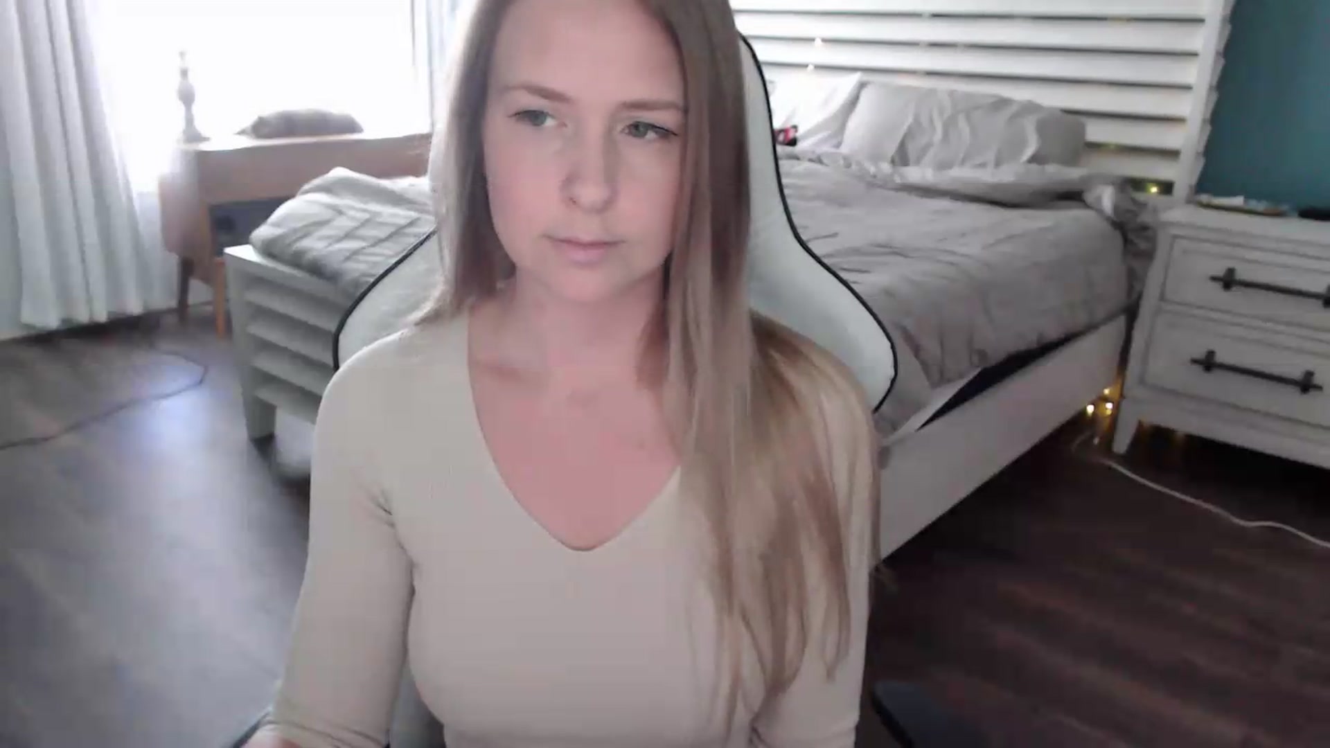 Gallery image thumbnail from ZenZoey's myfreecams stream on, 06/22/2026, 18:58 image 17 of 20