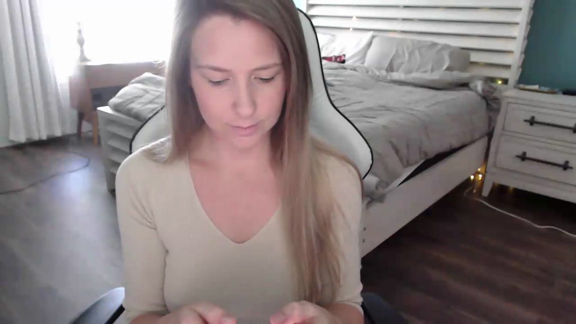 Gallery image thumbnail from ZenZoey's myfreecams stream on, 06/22/2026, 18:58 image 6 of 20