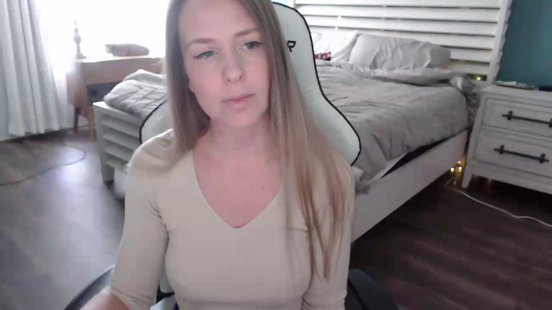 Gallery image thumbnail from ZenZoey's myfreecams stream on, 06/22/2026, 18:58 image 11 of 20
