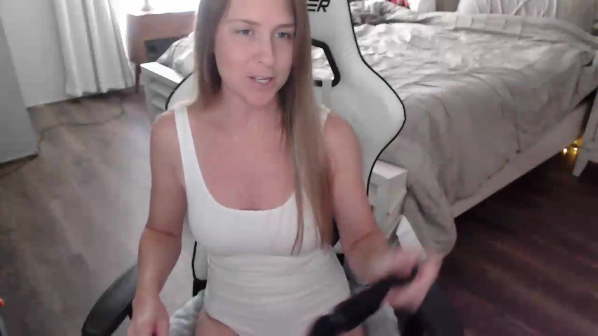 Gallery image thumbnail from ZenZoey's myfreecams stream on, 06/29/2026, 19:41 image 10 of 20