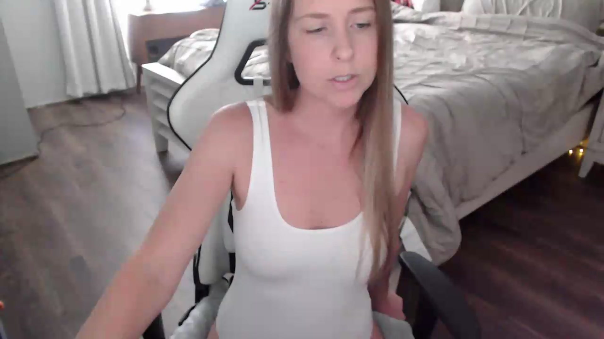 Gallery image thumbnail from ZenZoey's myfreecams stream on, 06/29/2026, 19:41 image 16 of 20