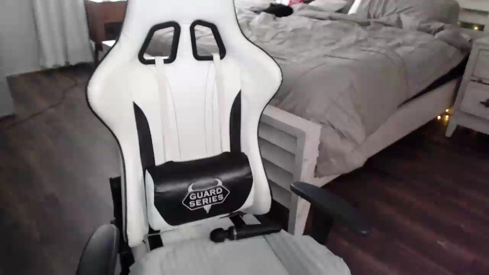 Gallery image thumbnail from ZenZoey's myfreecams stream on, 07/13/2026, 21:09 image 1 of 20