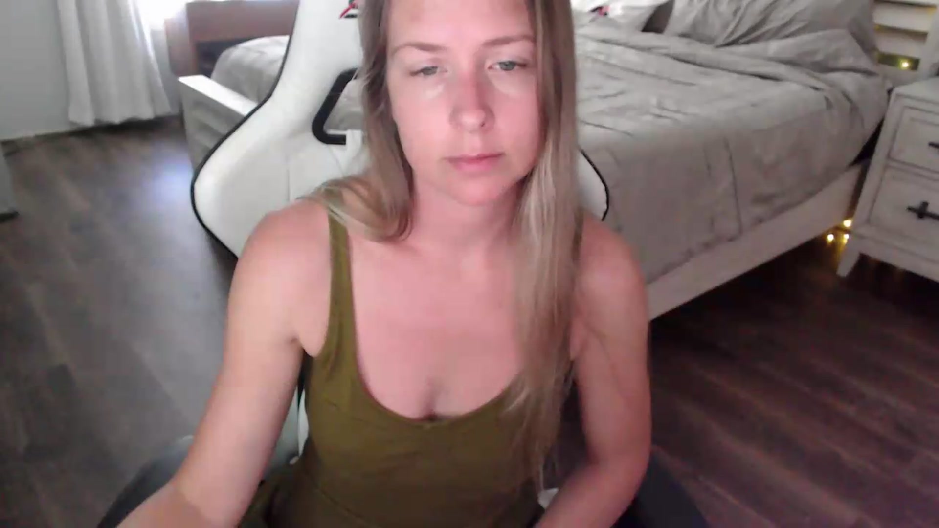 Gallery image thumbnail from ZenZoey's myfreecams stream on, 07/16/2026, 17:18 image 17 of 20