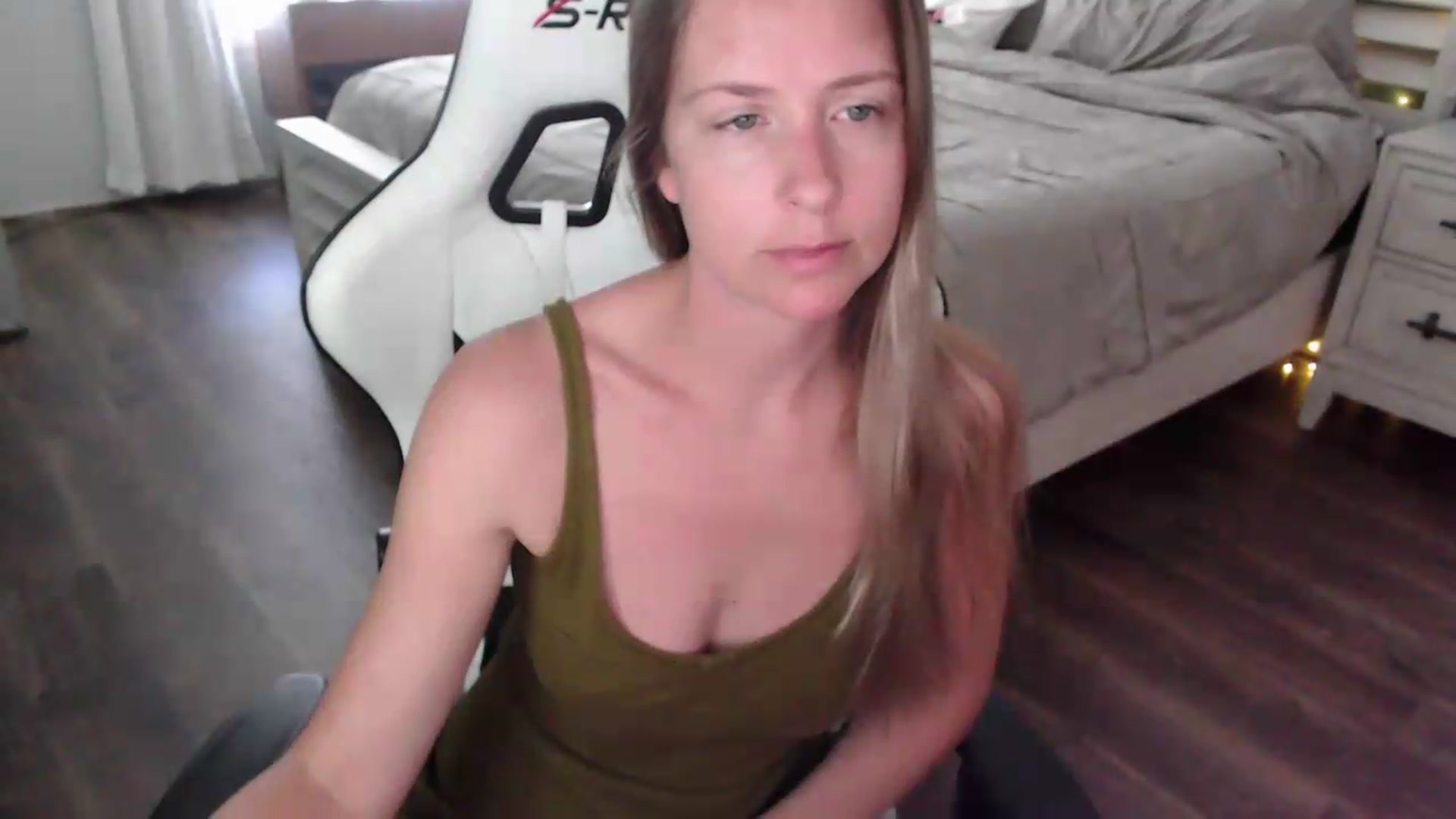 Gallery image thumbnail from ZenZoey's myfreecams stream on, 07/16/2026, 17:18 image 18 of 20