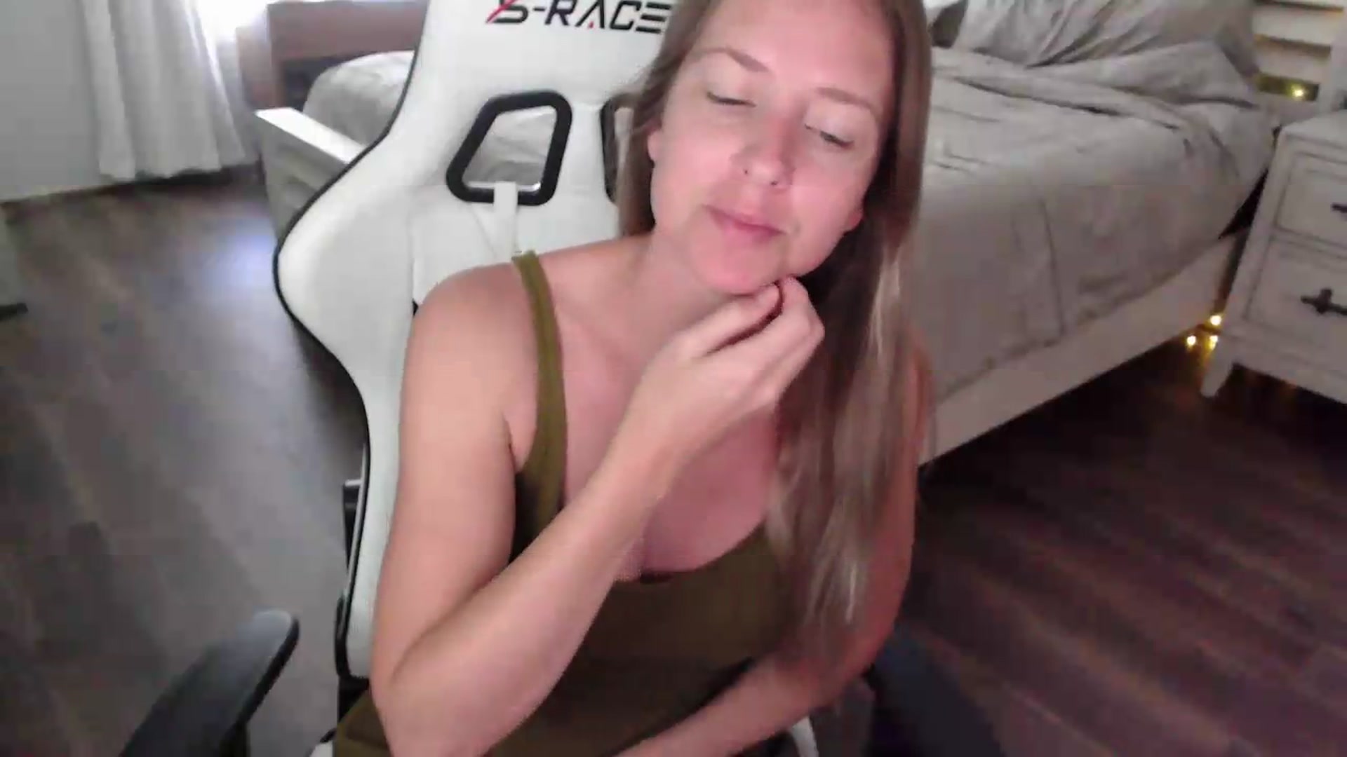 Gallery image thumbnail from ZenZoey's myfreecams stream on, 07/16/2026, 17:18 image 20 of 20