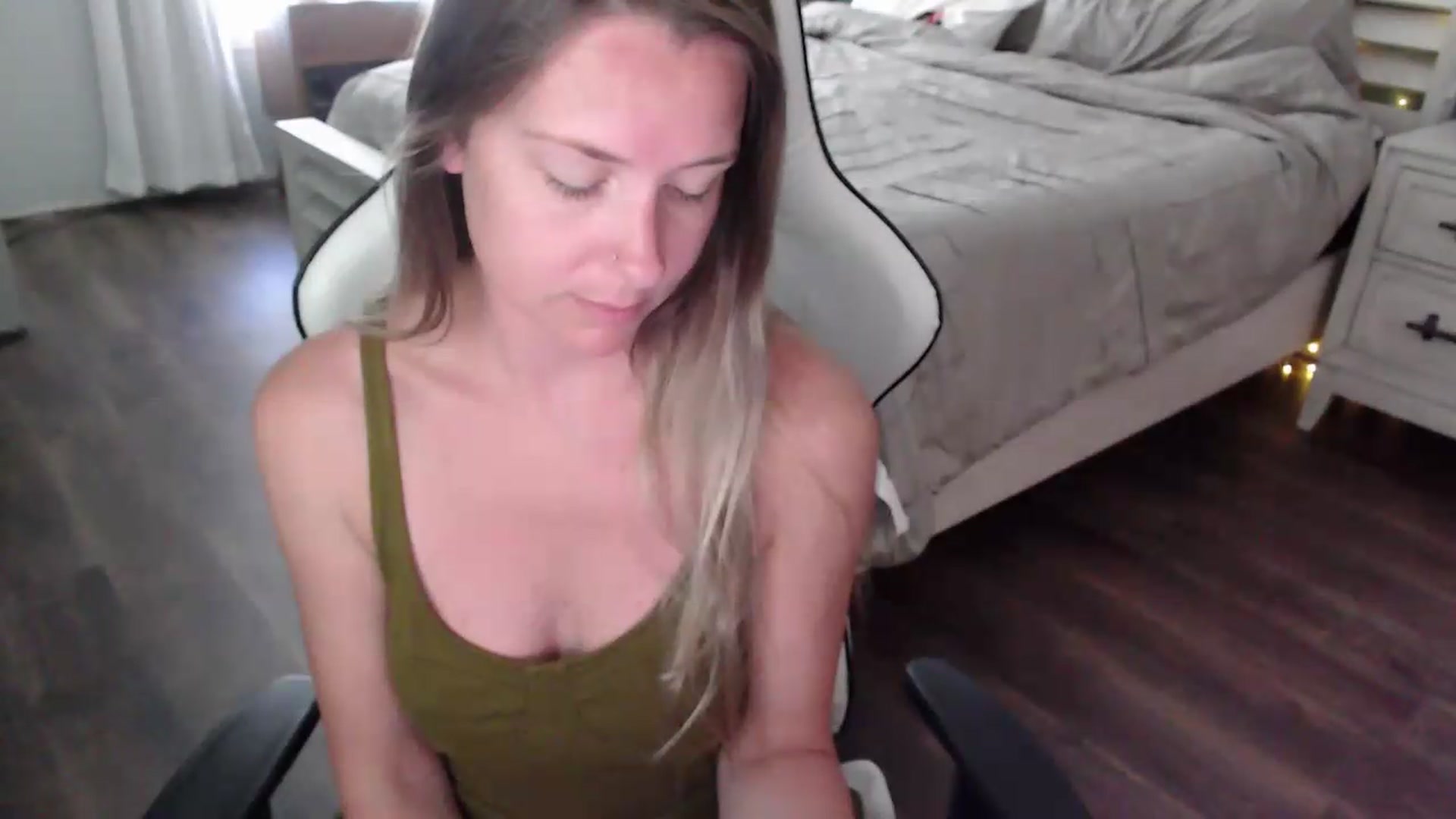 Gallery image thumbnail from ZenZoey's myfreecams stream on, 07/16/2026, 17:18 image 10 of 20