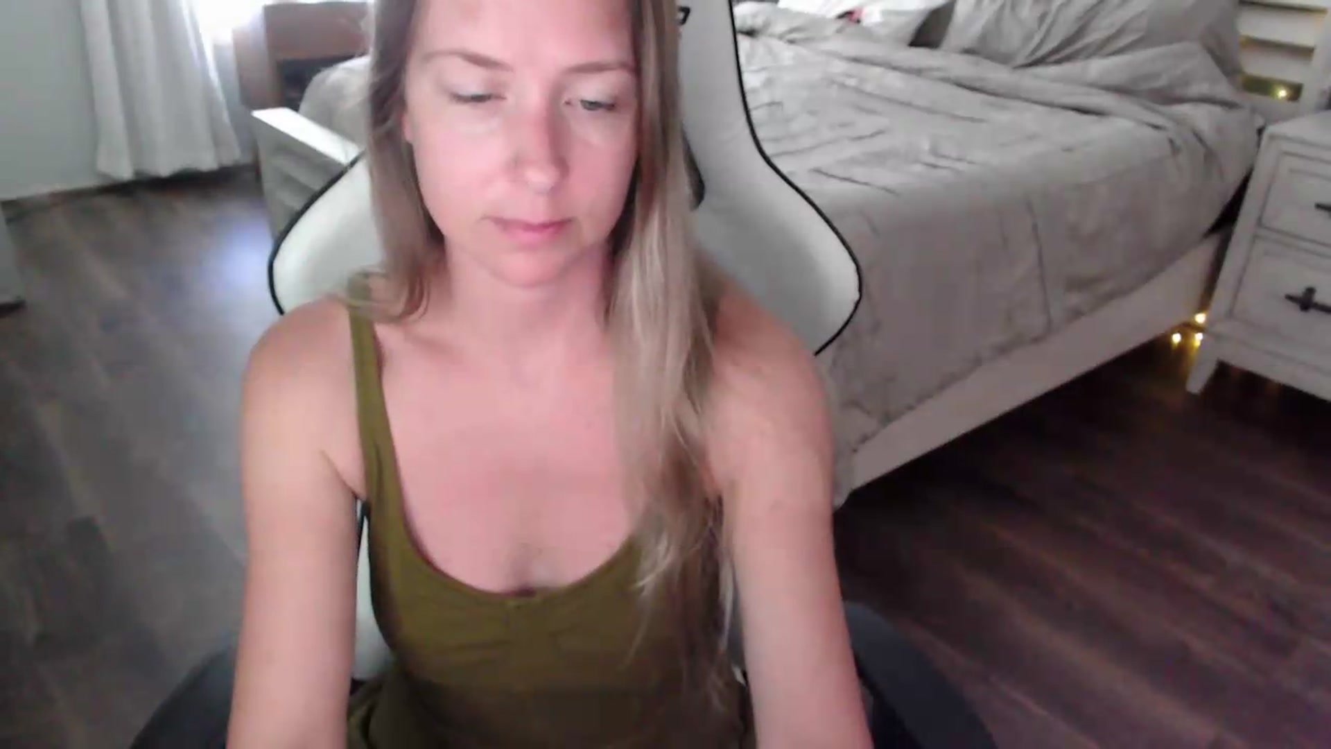 Gallery image thumbnail from ZenZoey's myfreecams stream on, 07/16/2026, 17:18 image 9 of 20