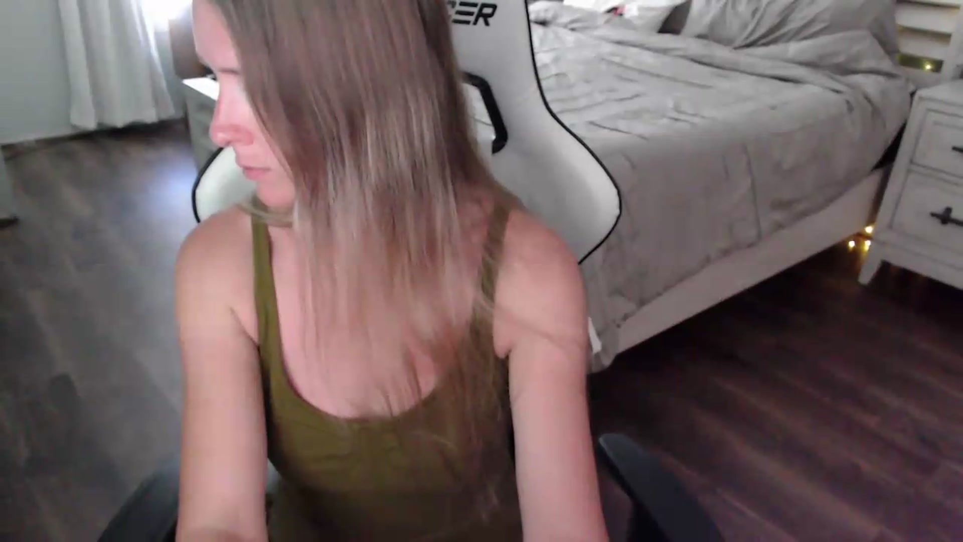 Gallery image thumbnail from ZenZoey's myfreecams stream on, 07/16/2026, 17:18 image 15 of 20